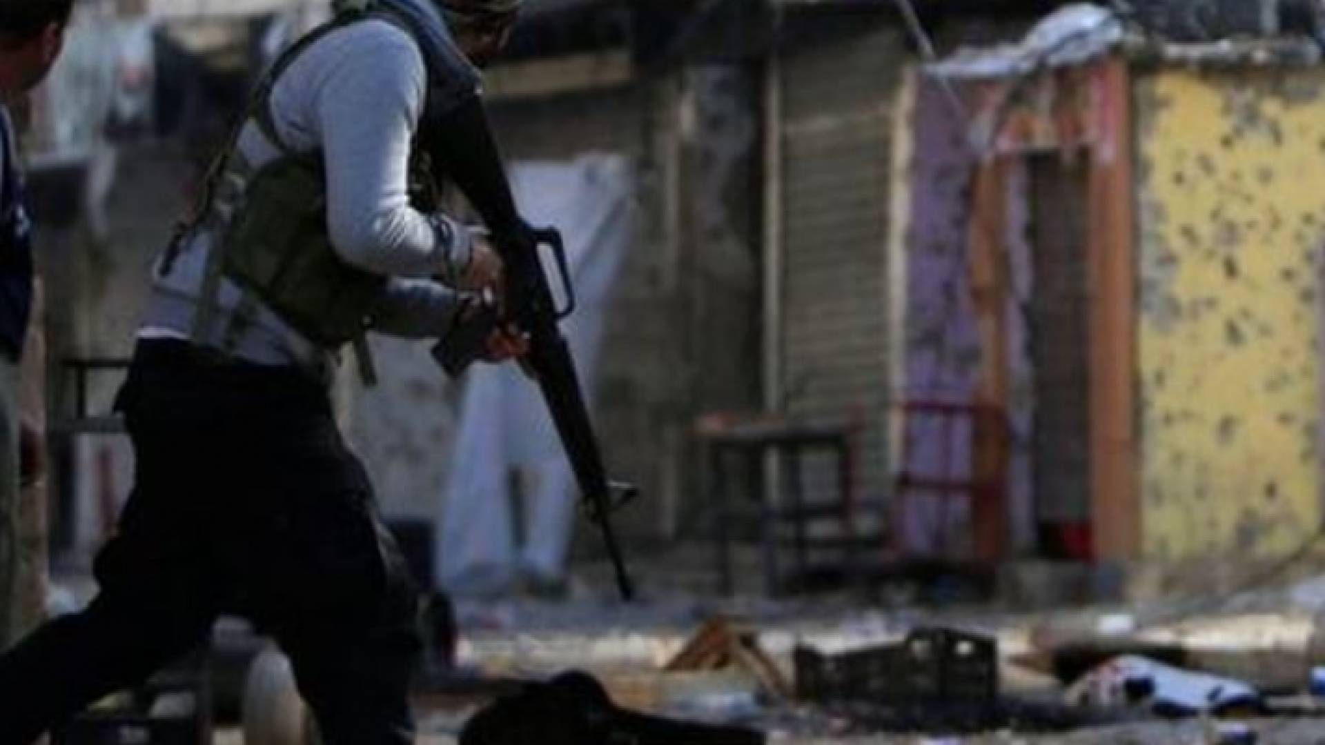 مسلح في مخيم عين الحلوة