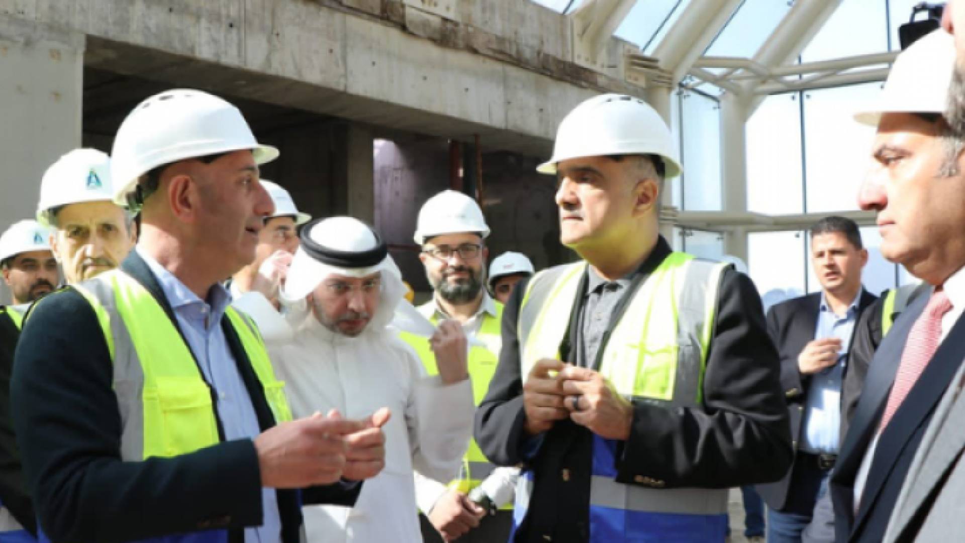 الخصاونة خلال زيارته للمشروع