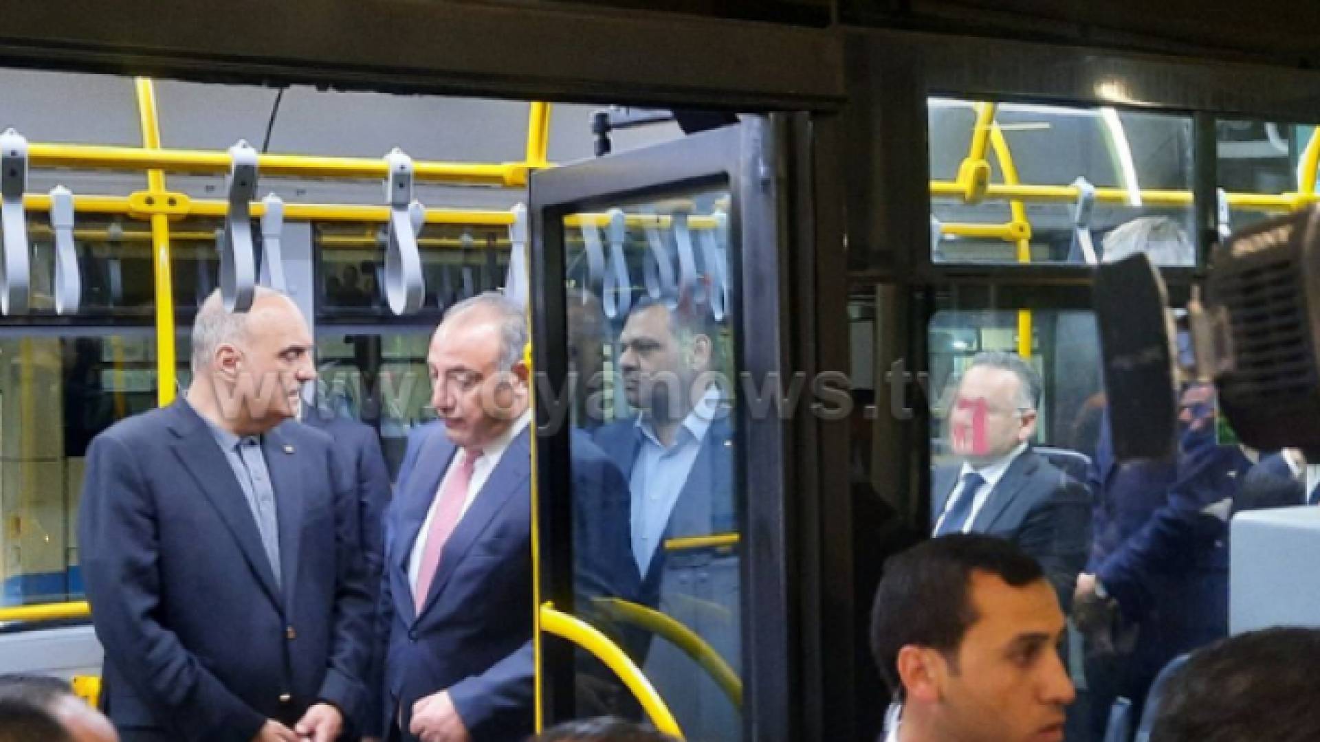 رئيس الوزراء بشر الخصاونة أثناء جولته التفقدية