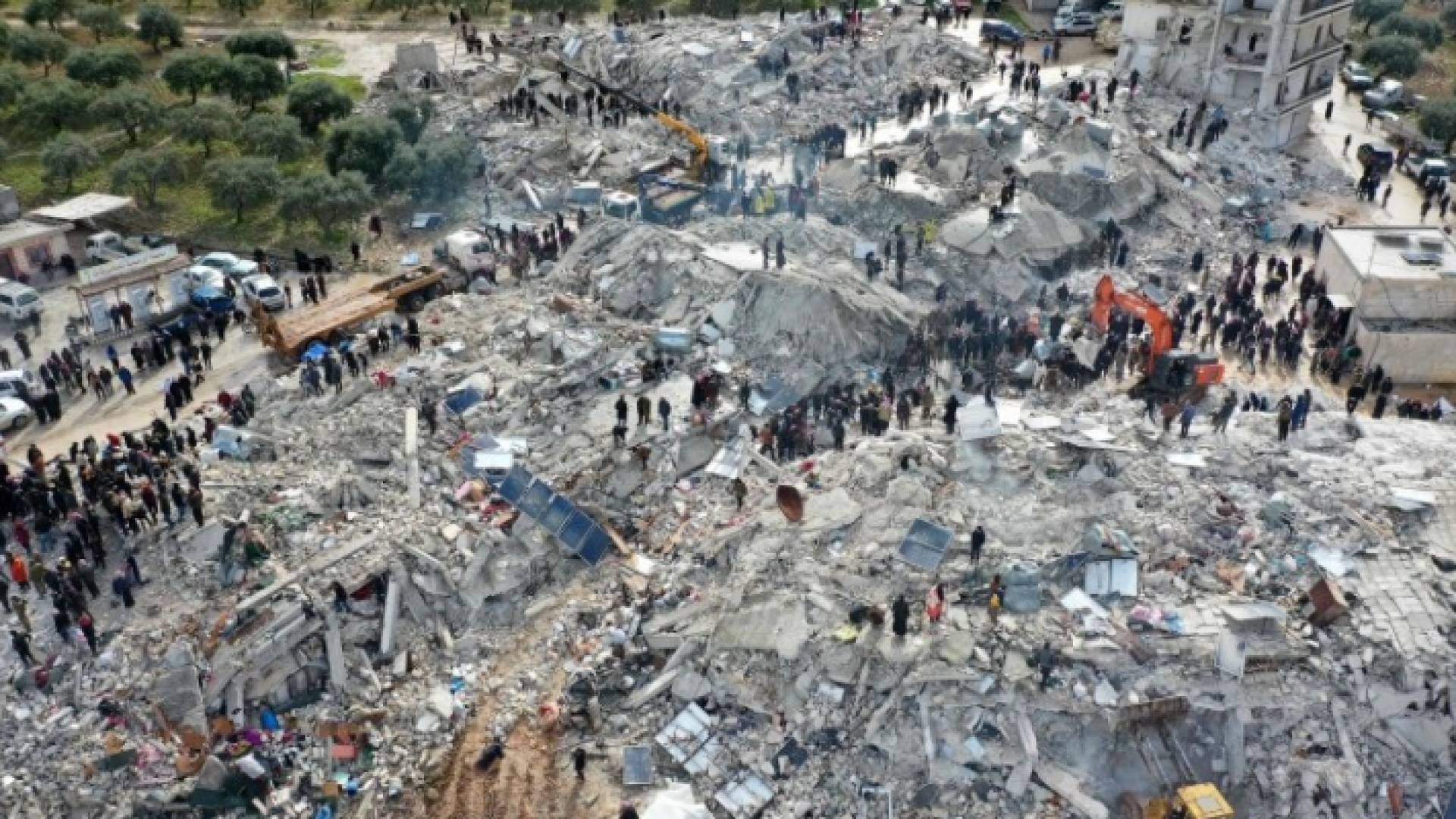 جانب من الأضرار التي خلفها الزلزال في اللاذقية