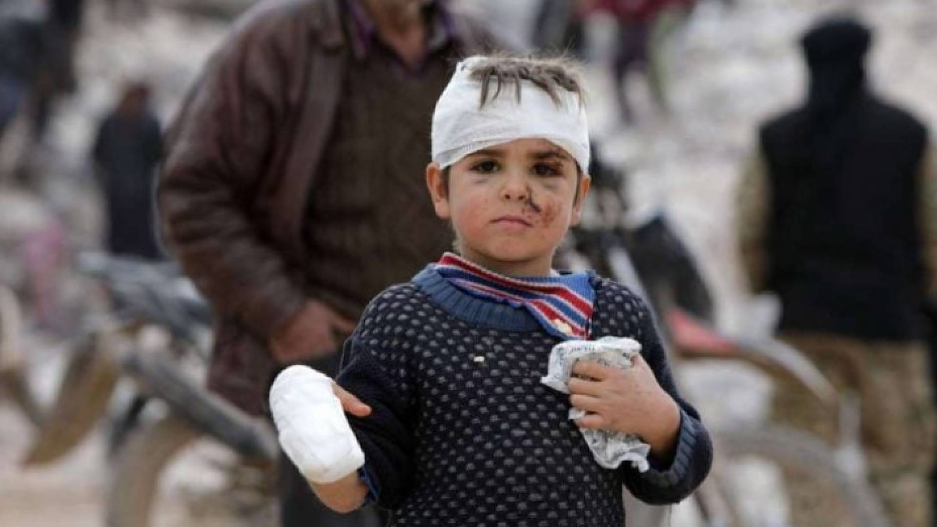 صورة لأحد الأأطفال الناجين من الزلازل