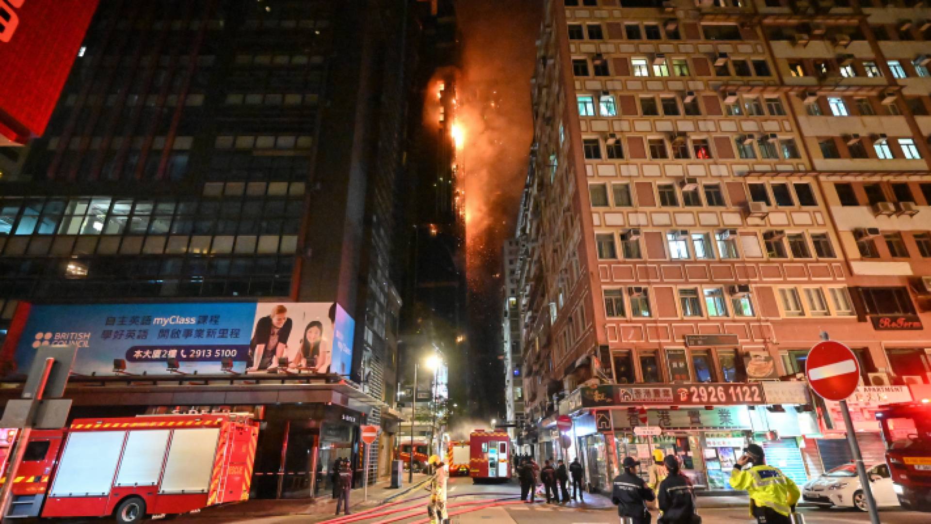 جانب من موقع الحريق في هونغ كونغ