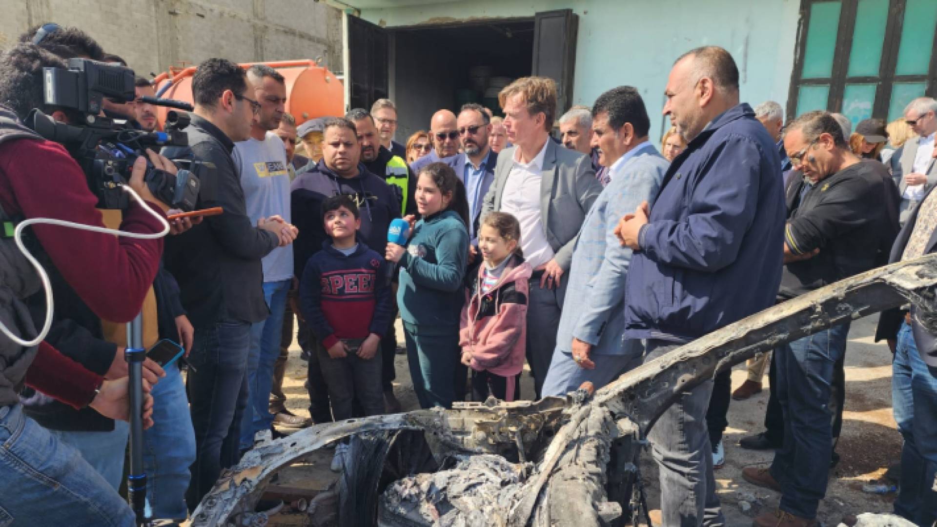 ممثل الاتحاد الأوروبي لدى فلسطين سفن بورغسدورف أثناء زيارته حوارة