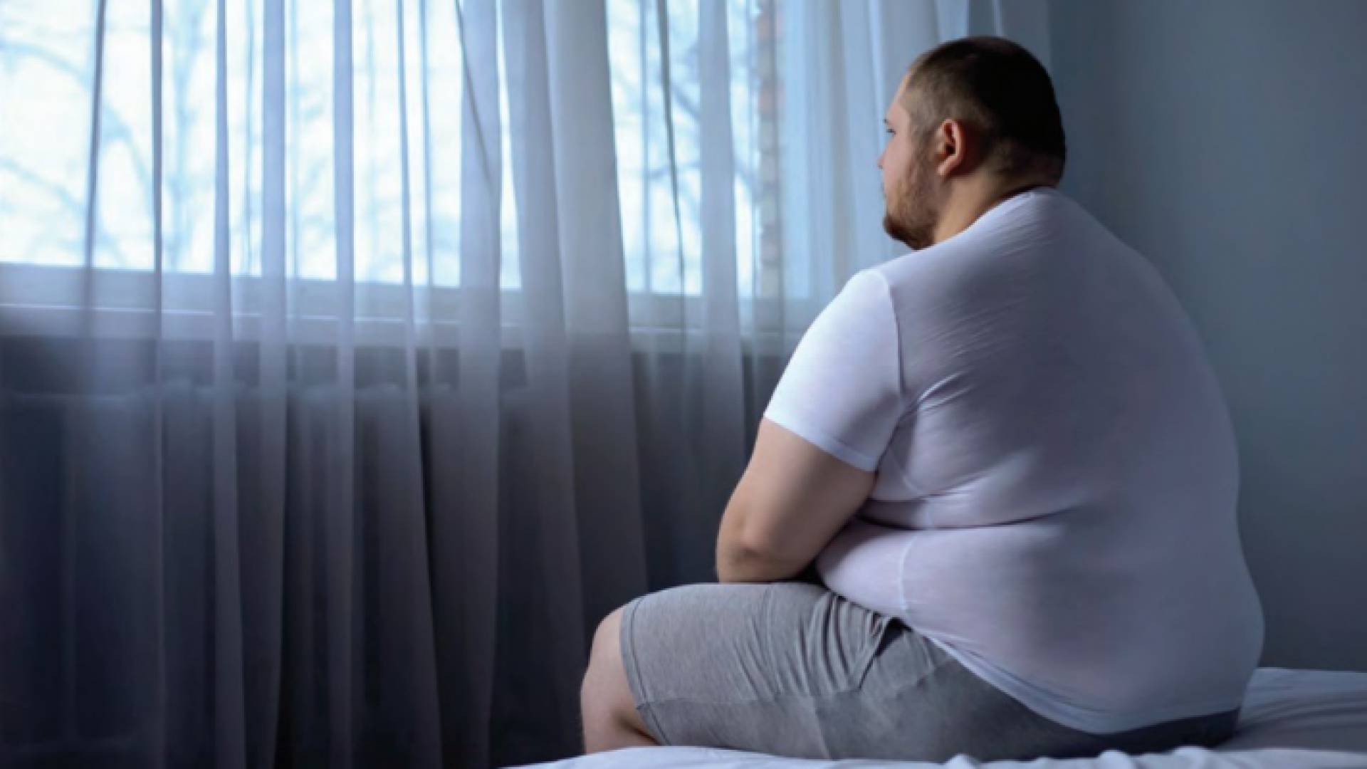 شخص يعاني من السمنة