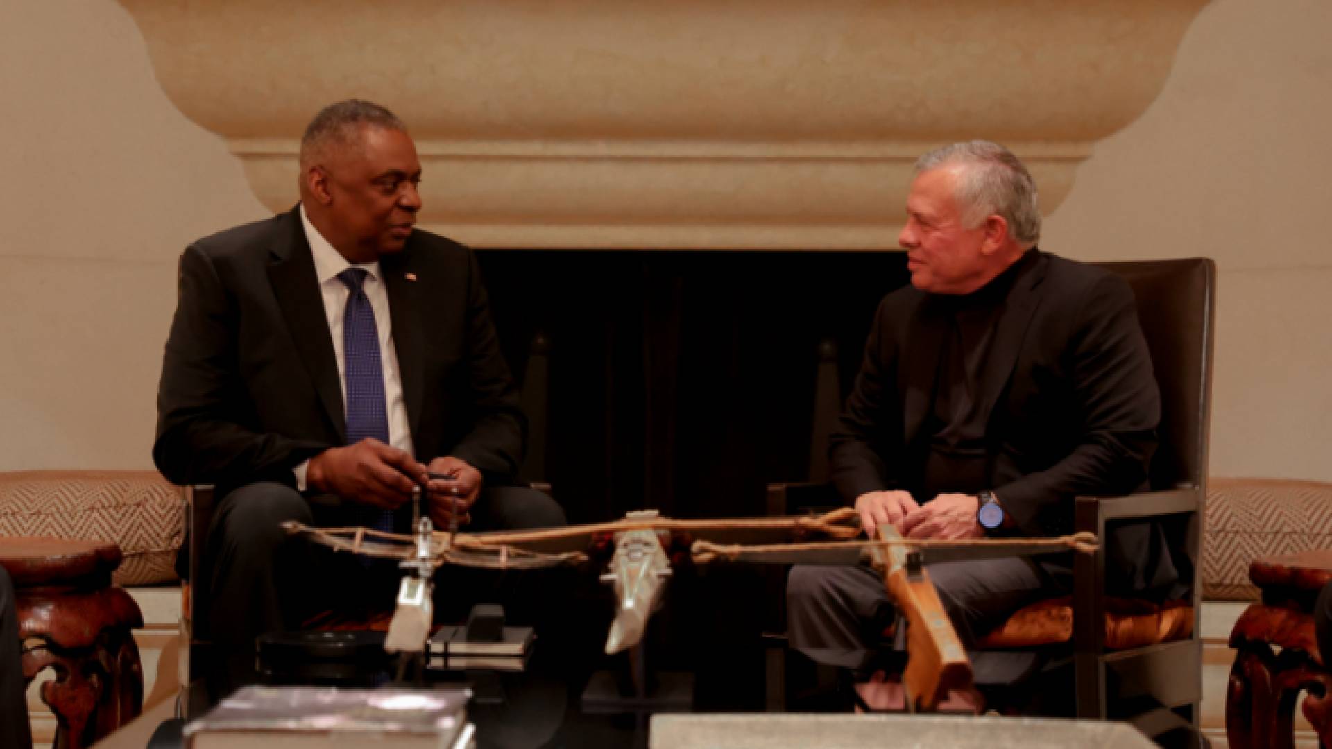 الملك ووزير الدفاع الأمريكي