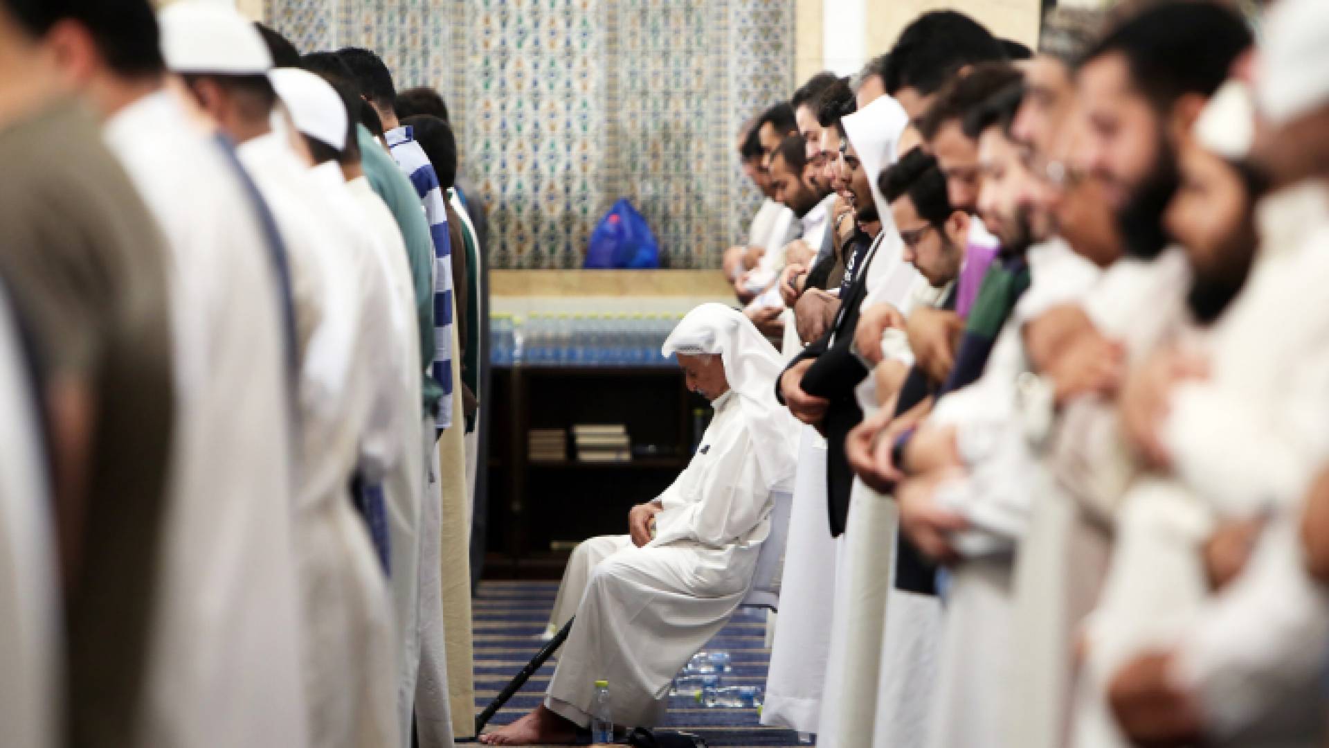 مصلون "أرشيفية"