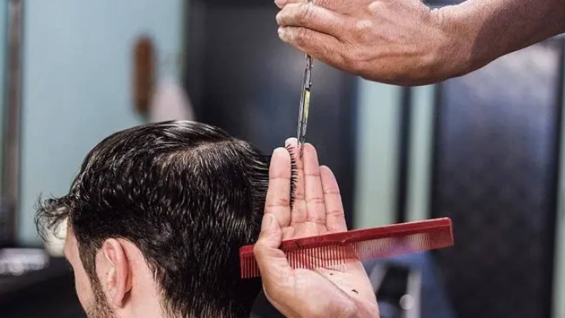 صورة لتعبيرية داخل صالون حلاقة