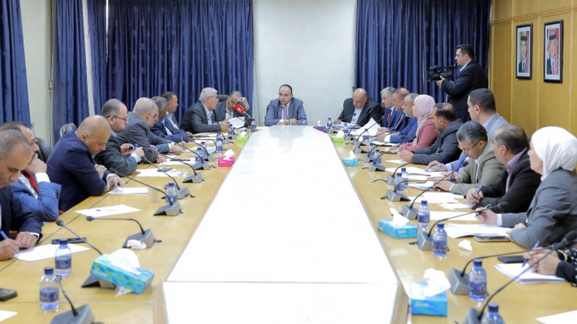 الصورة خلال الاجتماع