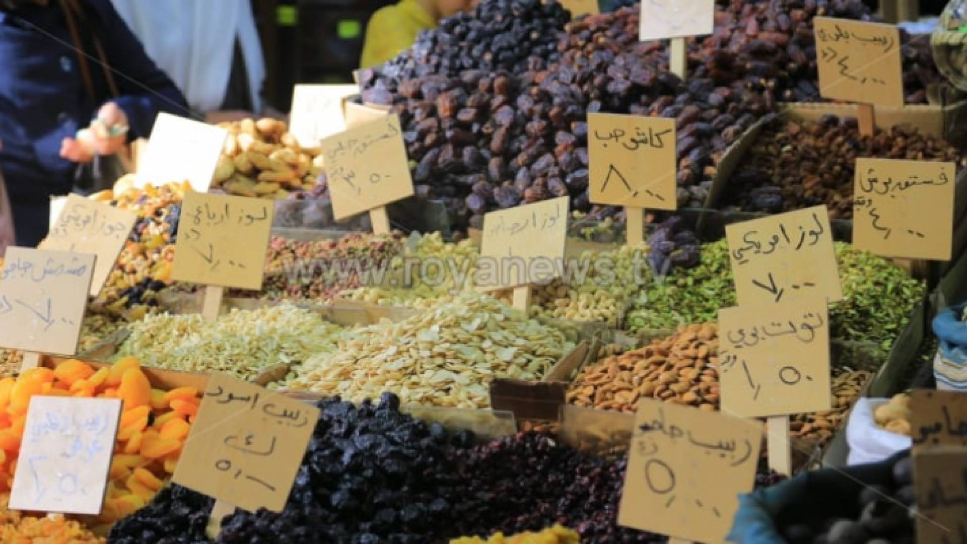 لقطة أرشيفية من سوق شعبي في العاصمة عمان