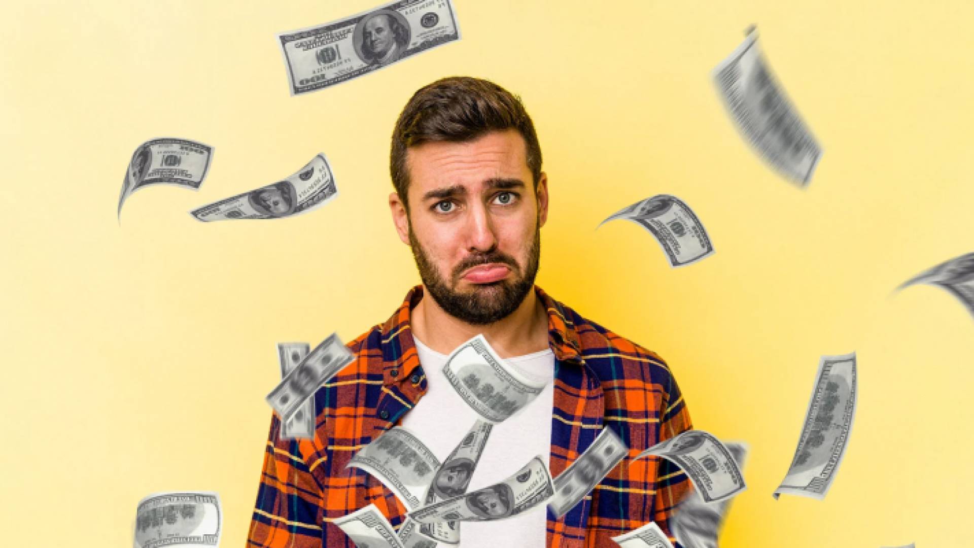 شخص غير سعيد بوجود المال "تعبيرية"