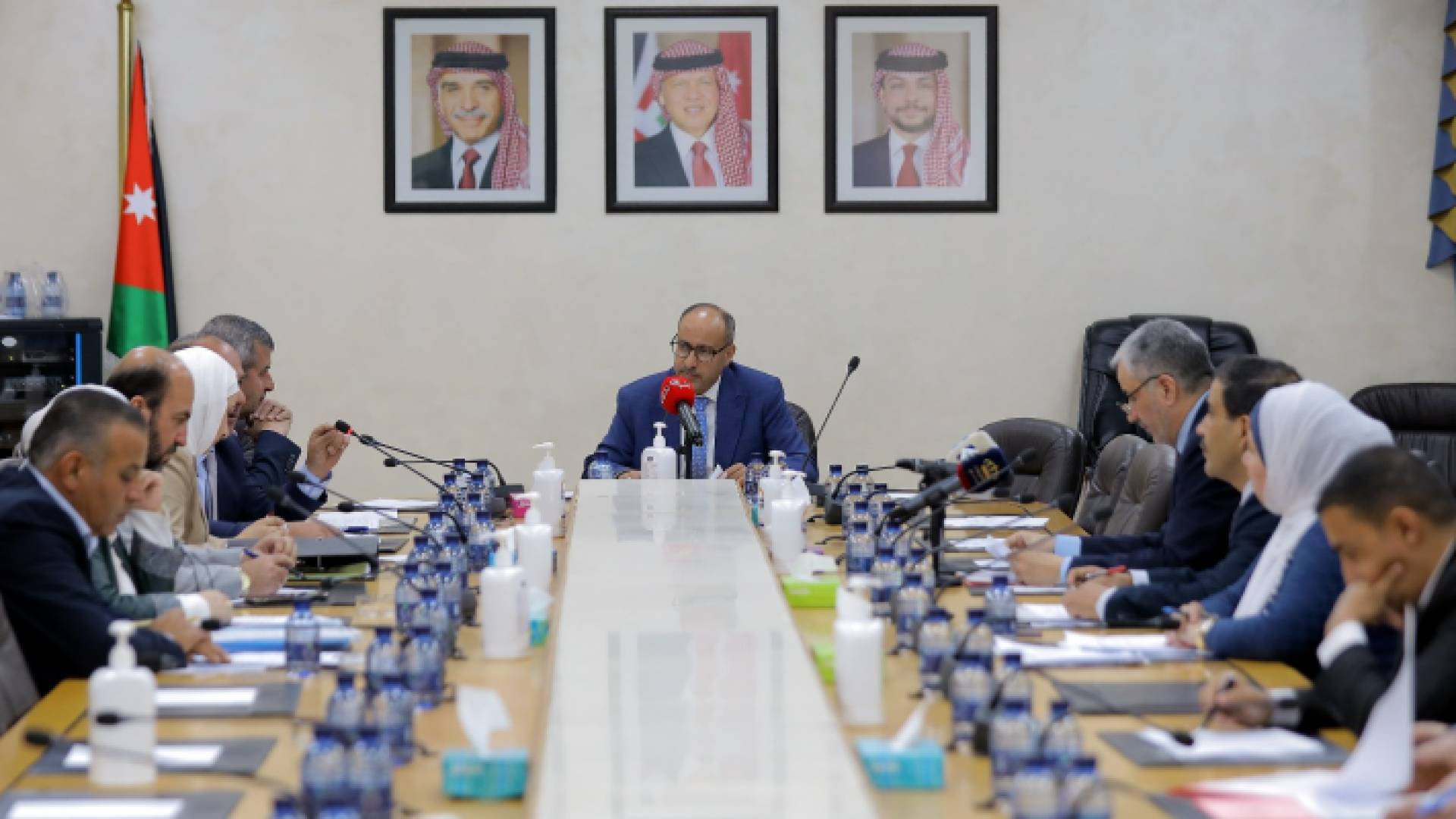 اللجنة المالية النيابية