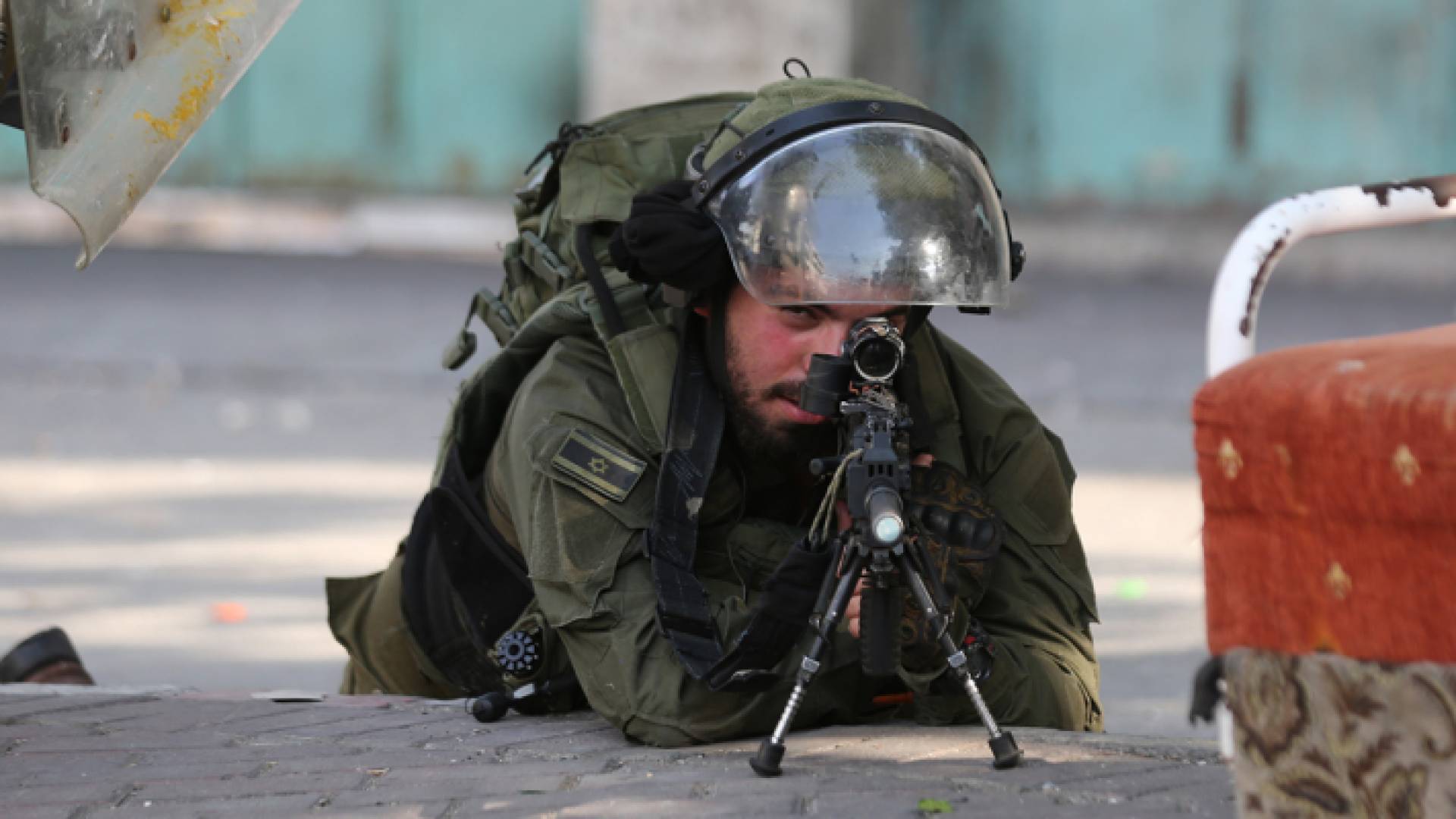 أحد جنود الاحتلال