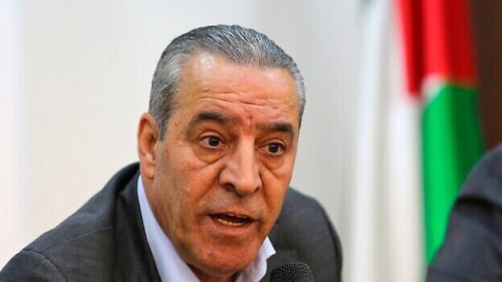 أمين سر منظمة التحرير الفلسطينية حسين الشيخ