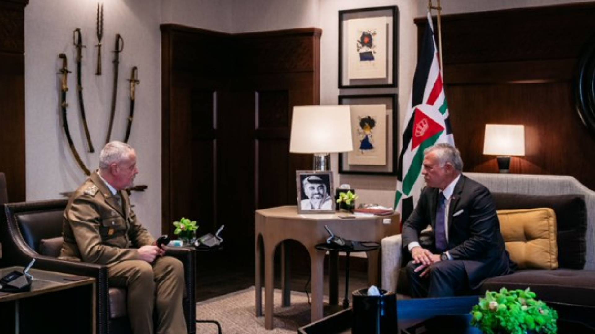 جلالة الملك عبدالله الثاني ورئيس أركان الجيش الإيطالي الفريق بيترو سيرينو