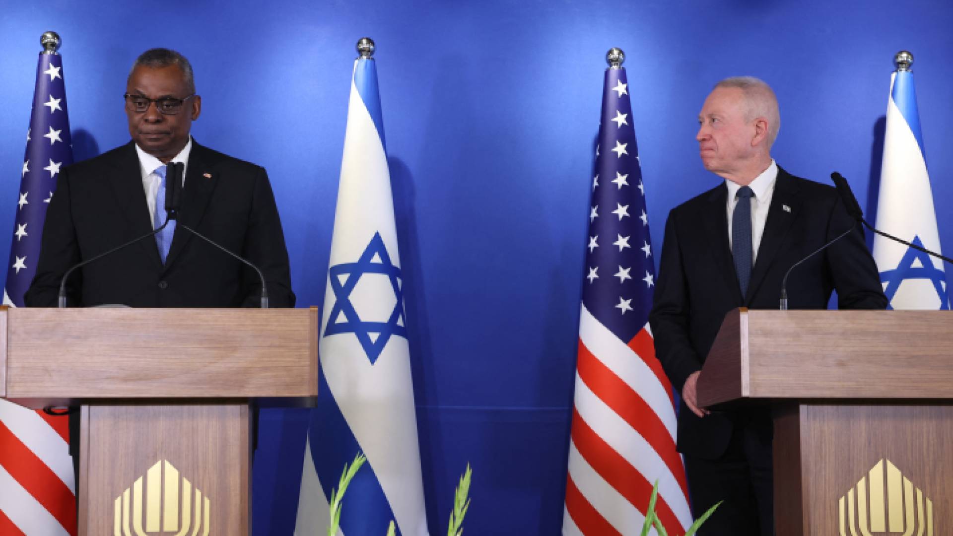 مؤتمر صحفي لوزير الحرب في حكومة الاحتلال ووزير الدفاع الأمريكي