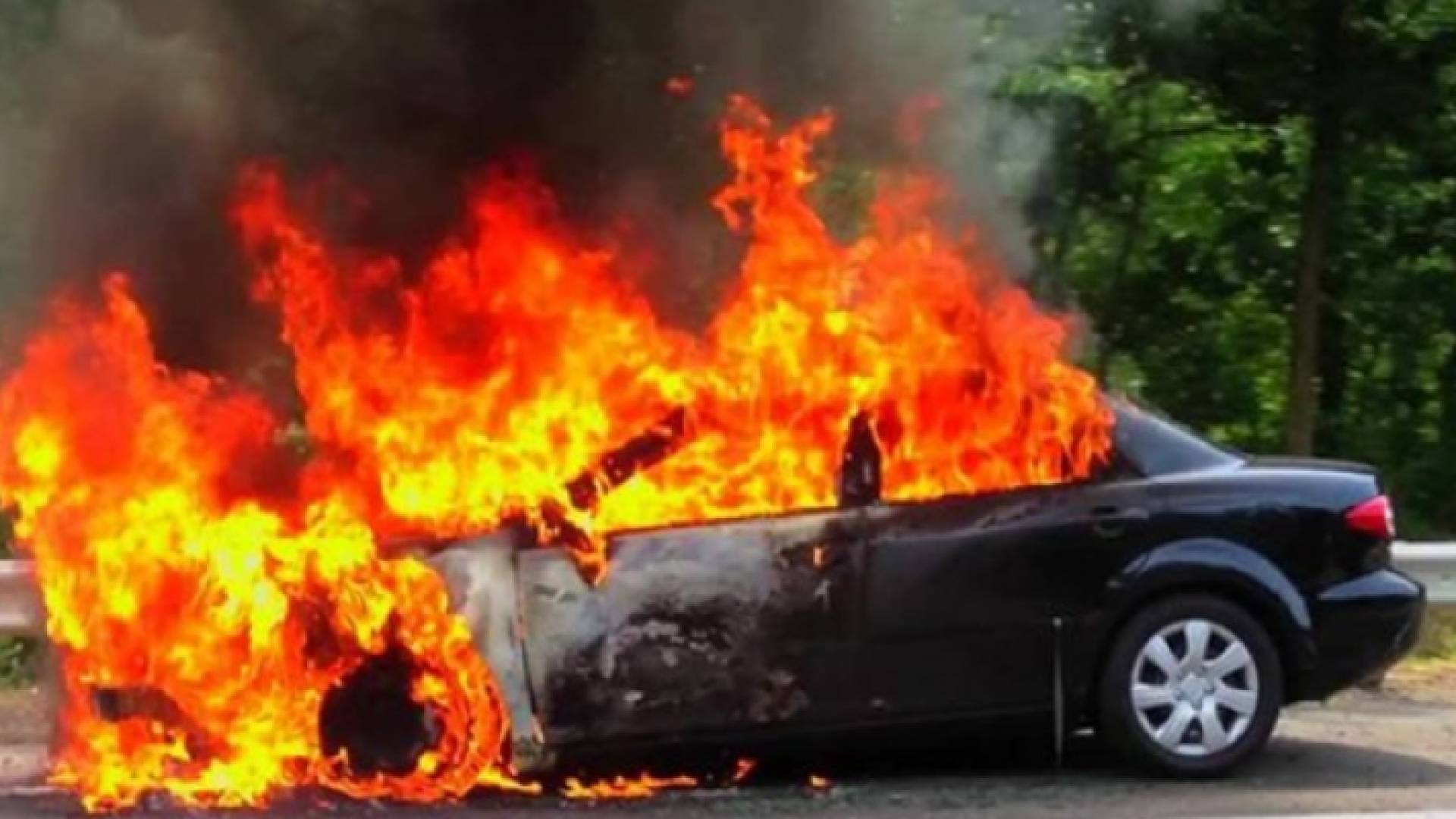 صورة أرشيفية لحريق مركبة