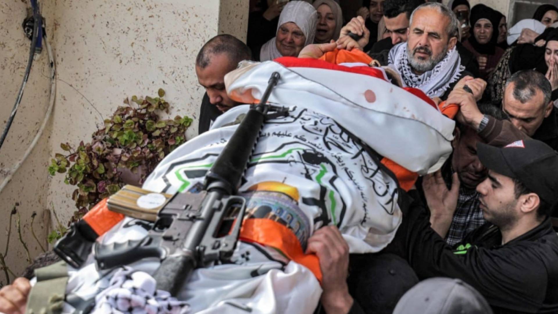 أحد شهداء مجزرة جنين الأخيرة