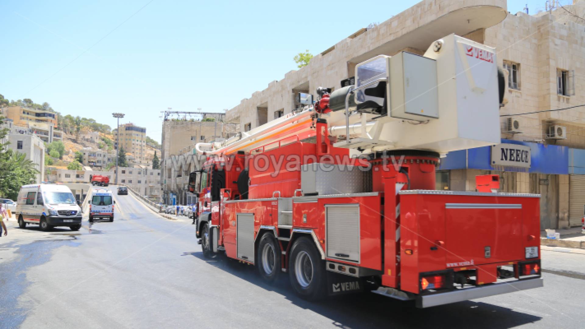 مركبة تابعة للدفاع المدني