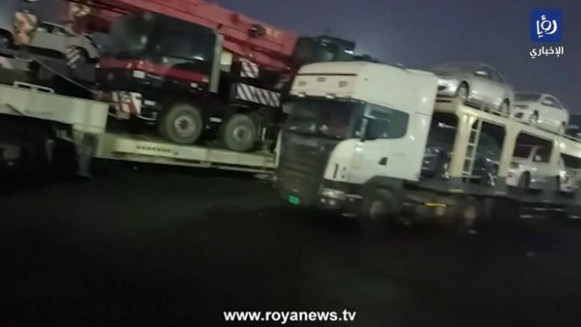 شاحنات عالقة