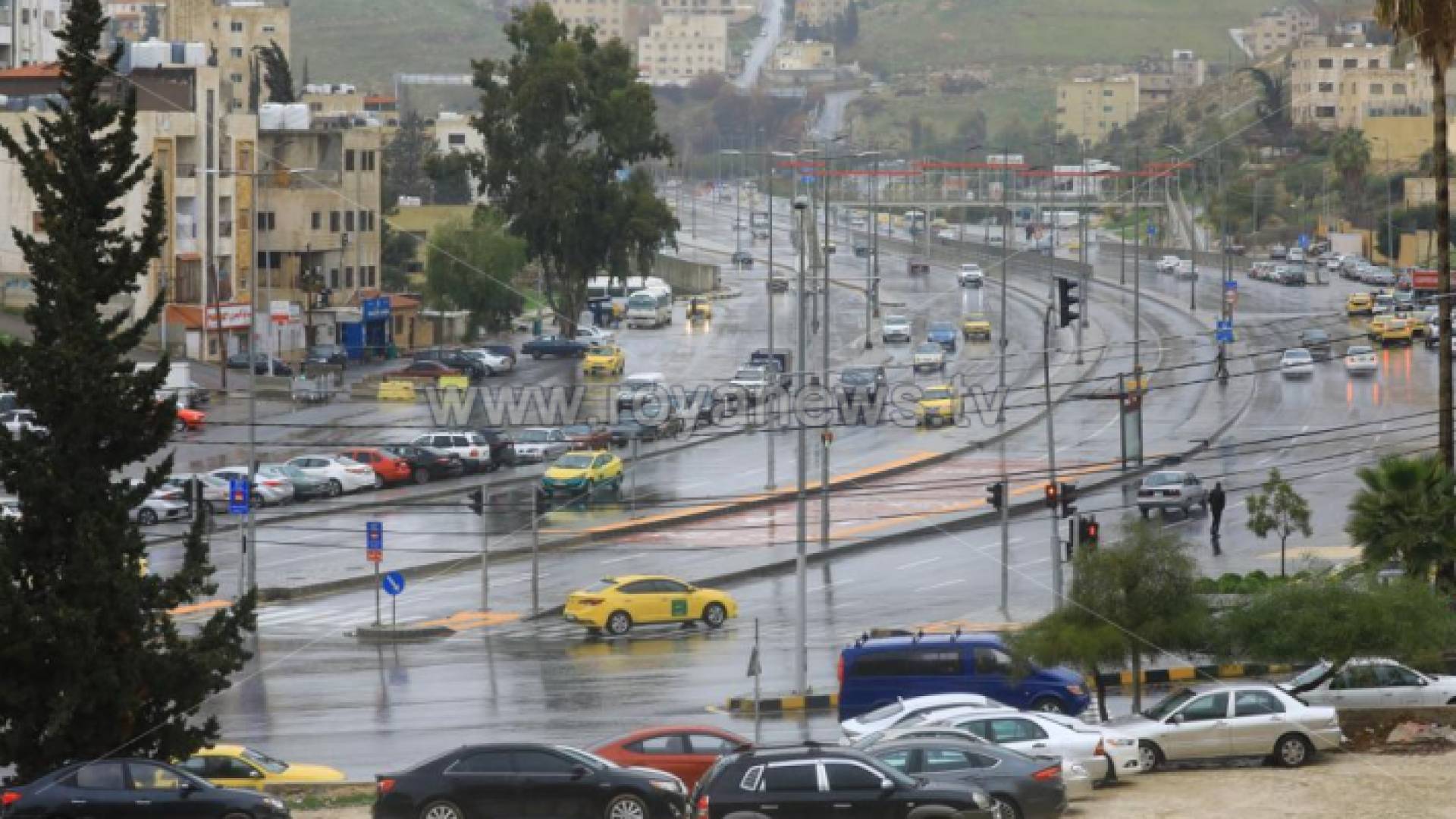 أمطار في أحد شوارع العاصمة عمان