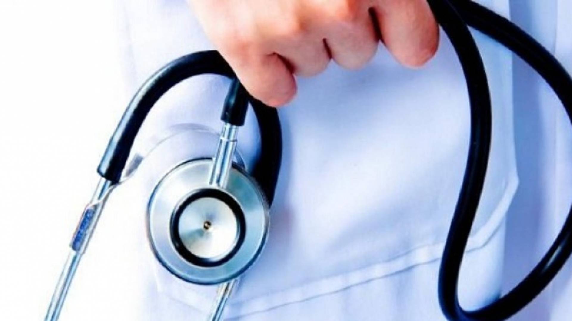 صورة تعبيرية لطبيب