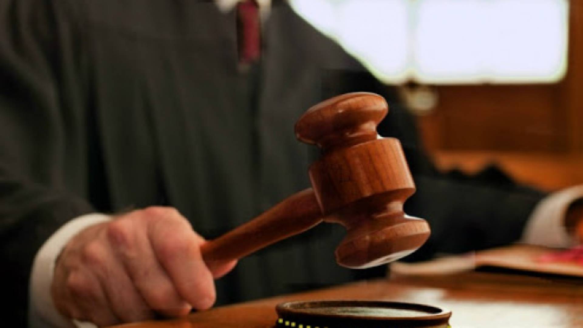 مطرقة محكمة