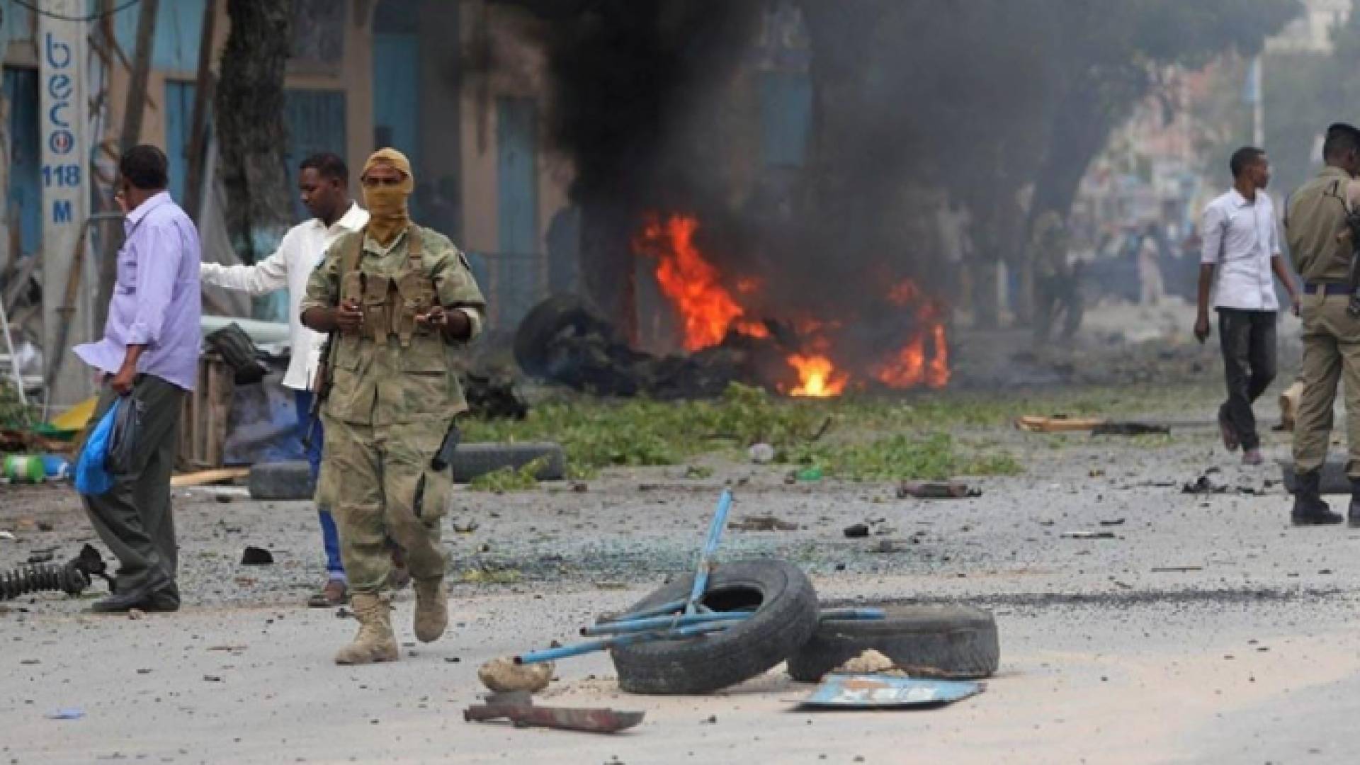 صورة أرشيفية لإحدى المدن الصومالية بعد تعرضها لهجوم انتحاري