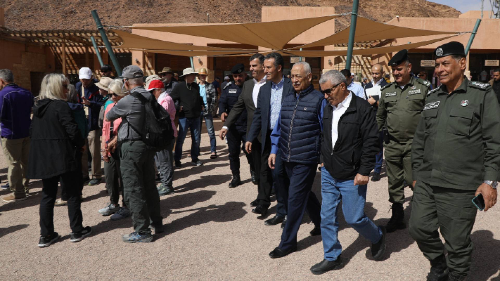 رئيس الديوان الملكي الهاشمي يوسف العيسوي أثناء الزيارة