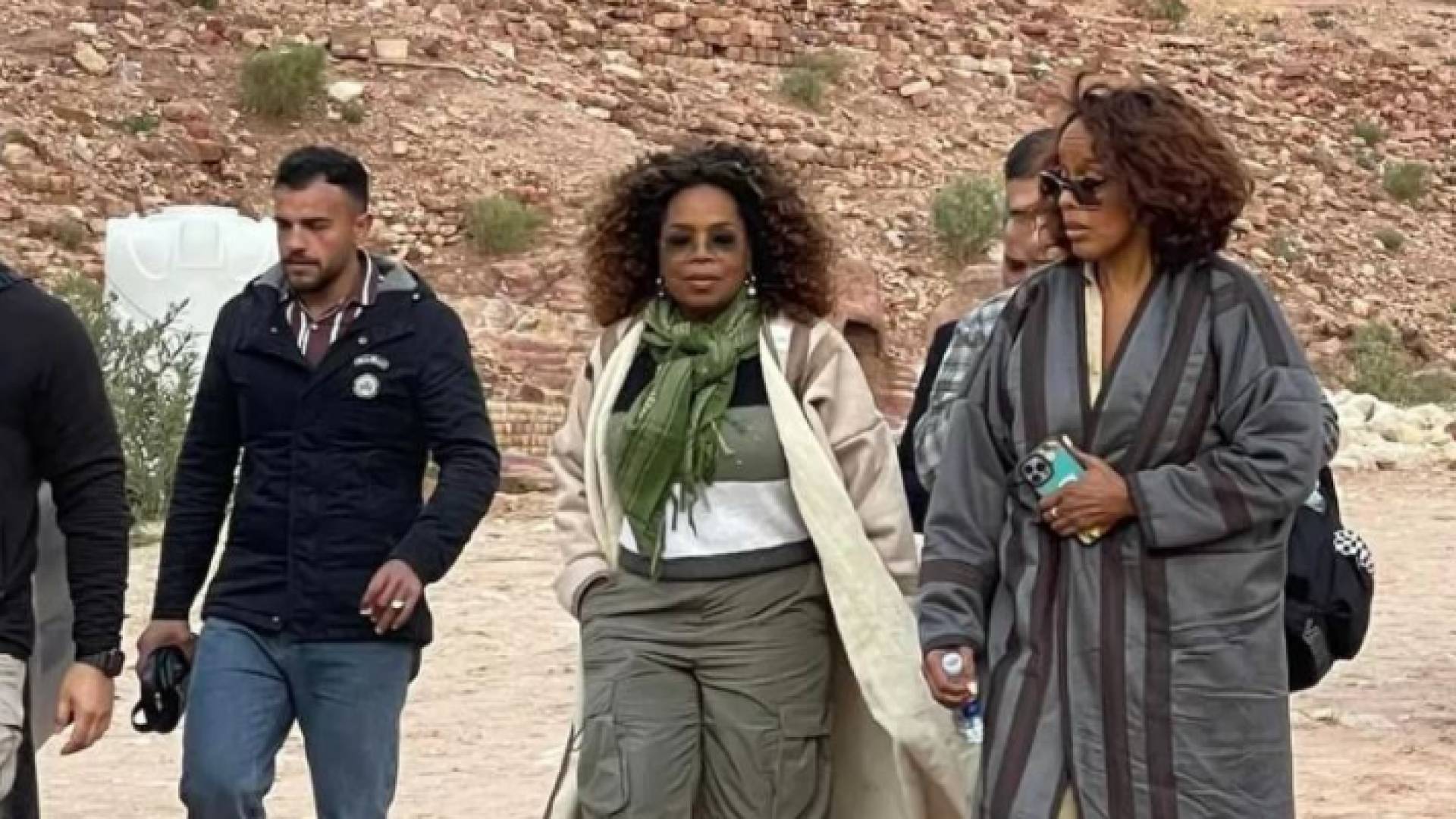 اوبرا أثناء دخولها مدينة البترا الأثرية