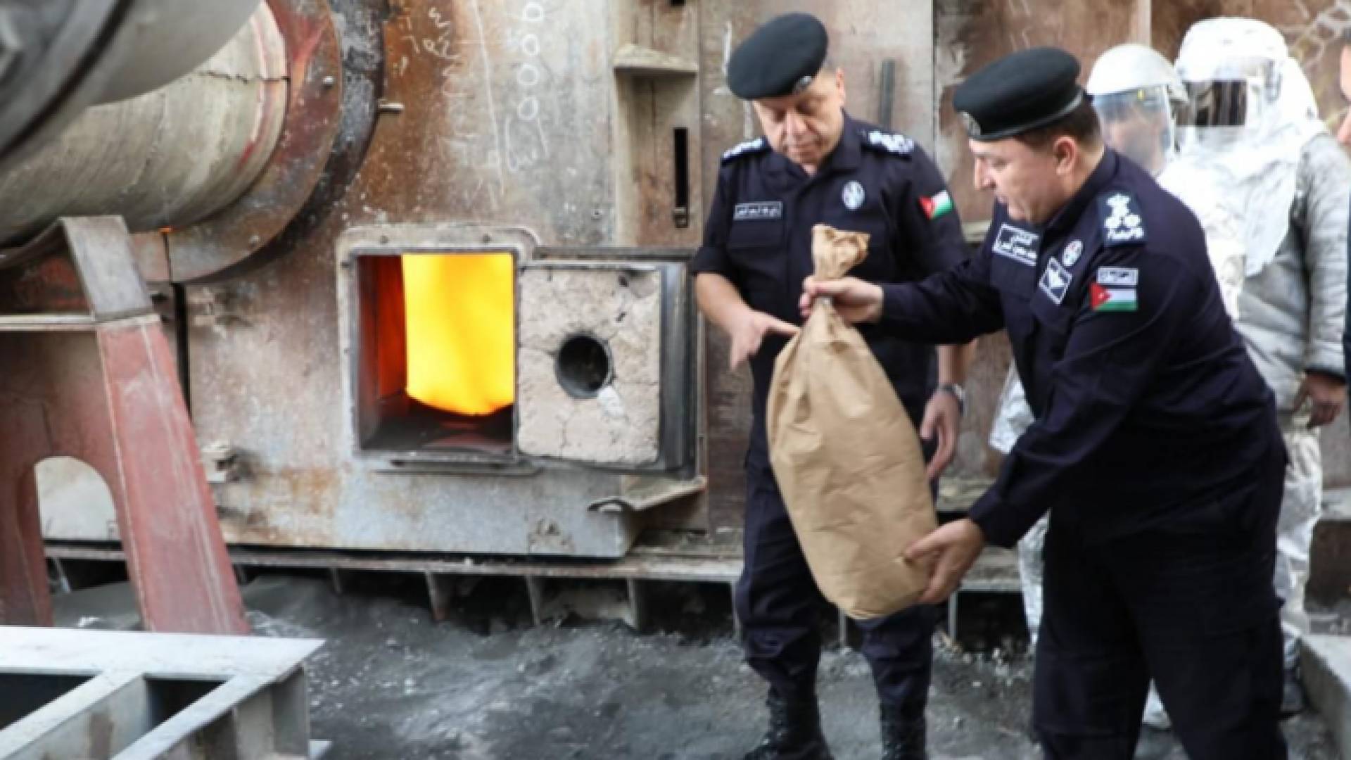 إتلاف كميات من المواد المخدرة