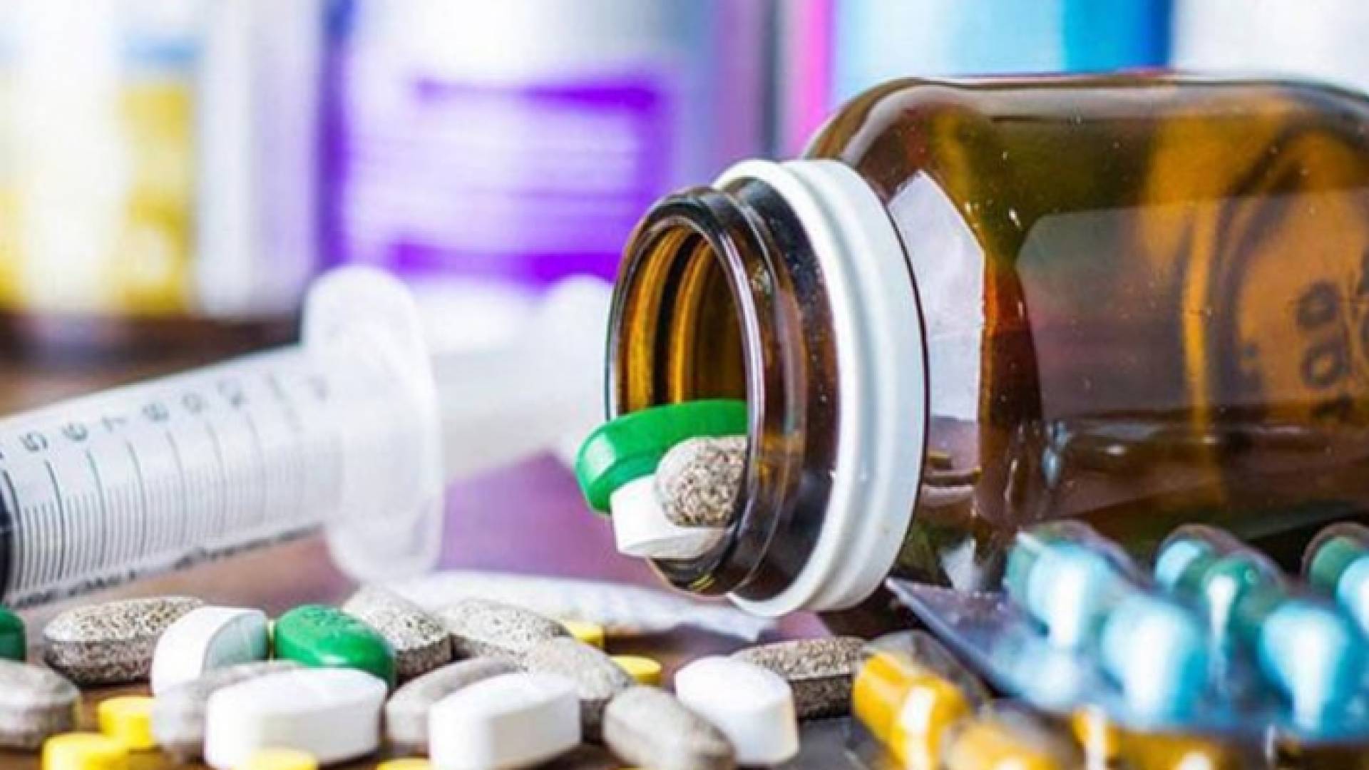 أنواع أدوية مختلفة "تعبيرية"