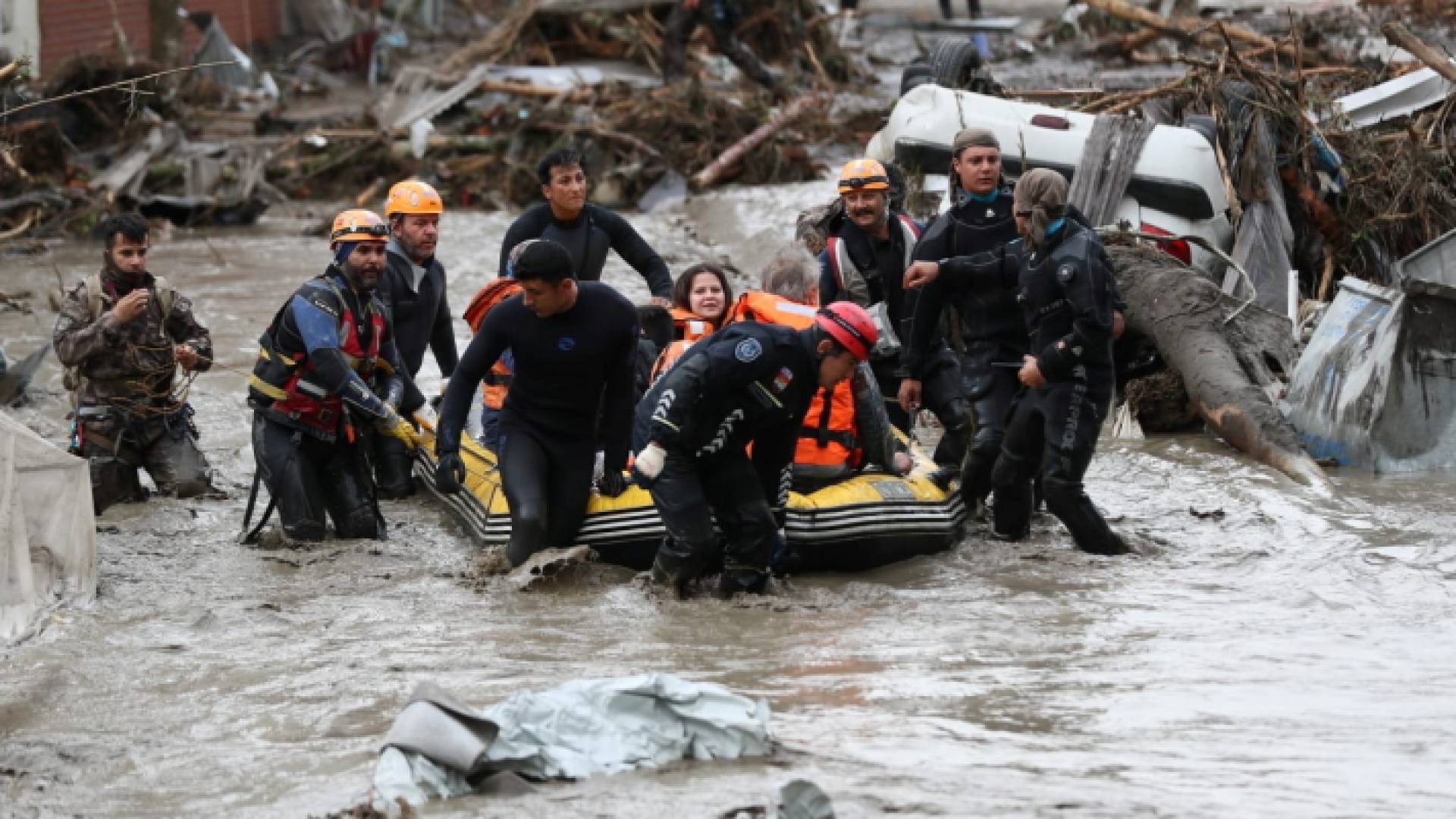 فيضانات تجتاح الشوارع التركية