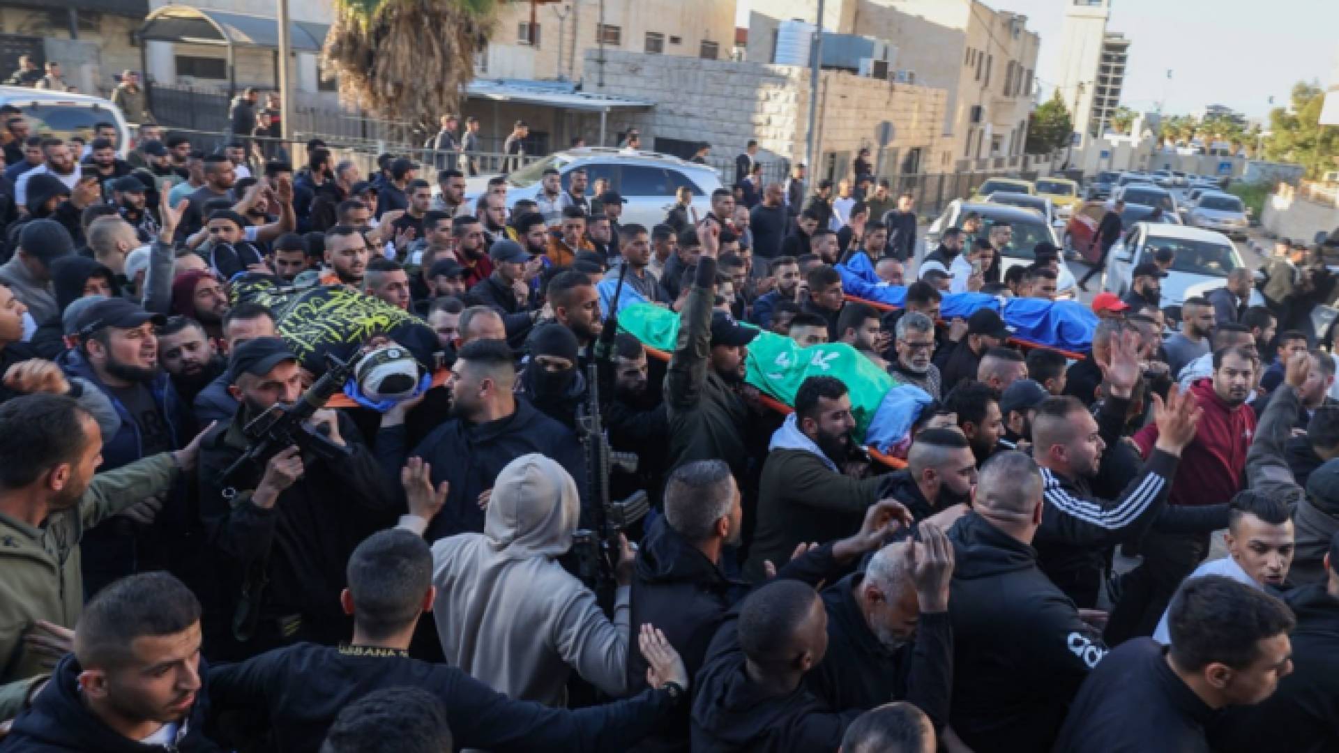 الصورة من مراسم تشييع الشهــداء الأربعة الذين ارتقوا برصاص قوات الاحتلال في جنين الخميس