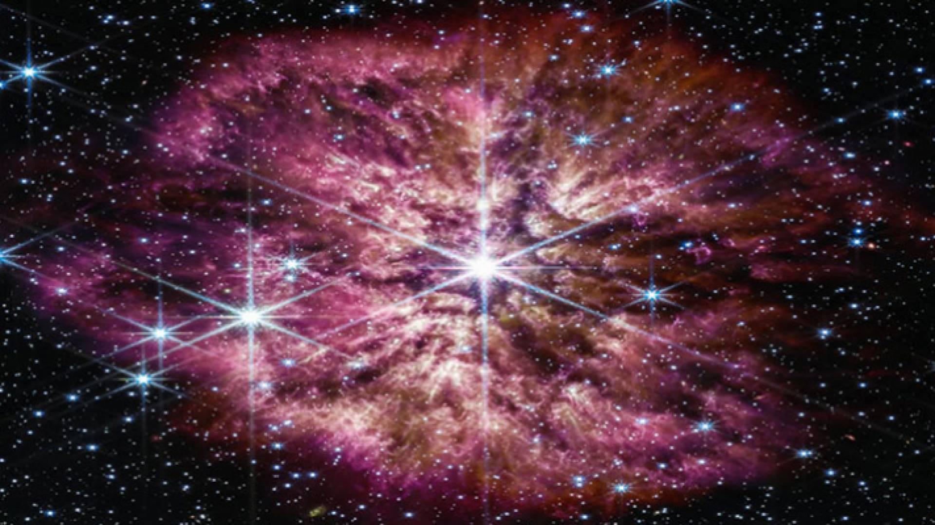 النجم كان يقذف مادته الخارجية، ويبني ببطء هالة من طبقات من الغاز والغبار حول نفسه