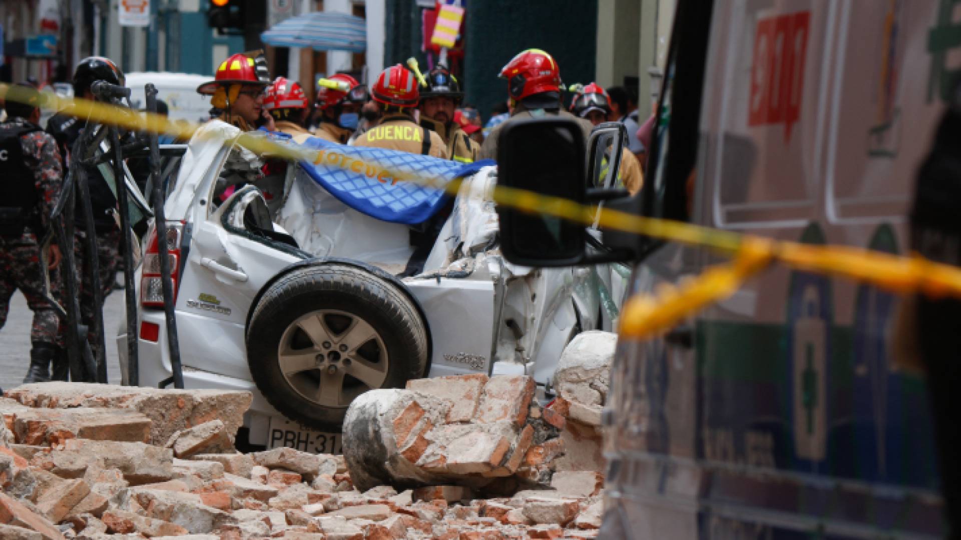 آثار زلزال الإكوادور