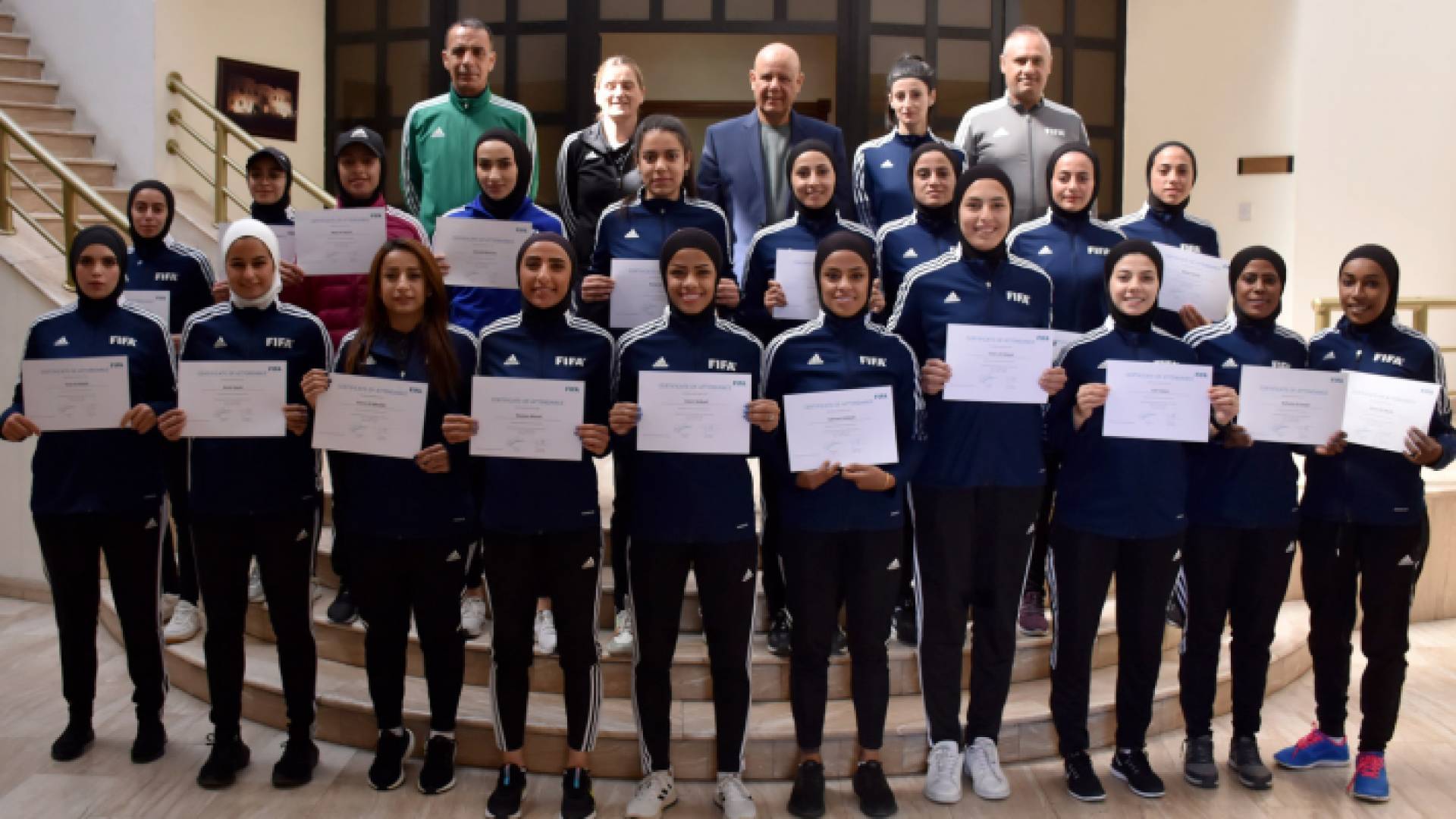 الحكمات رفقة شهادت الدورة التدريبية