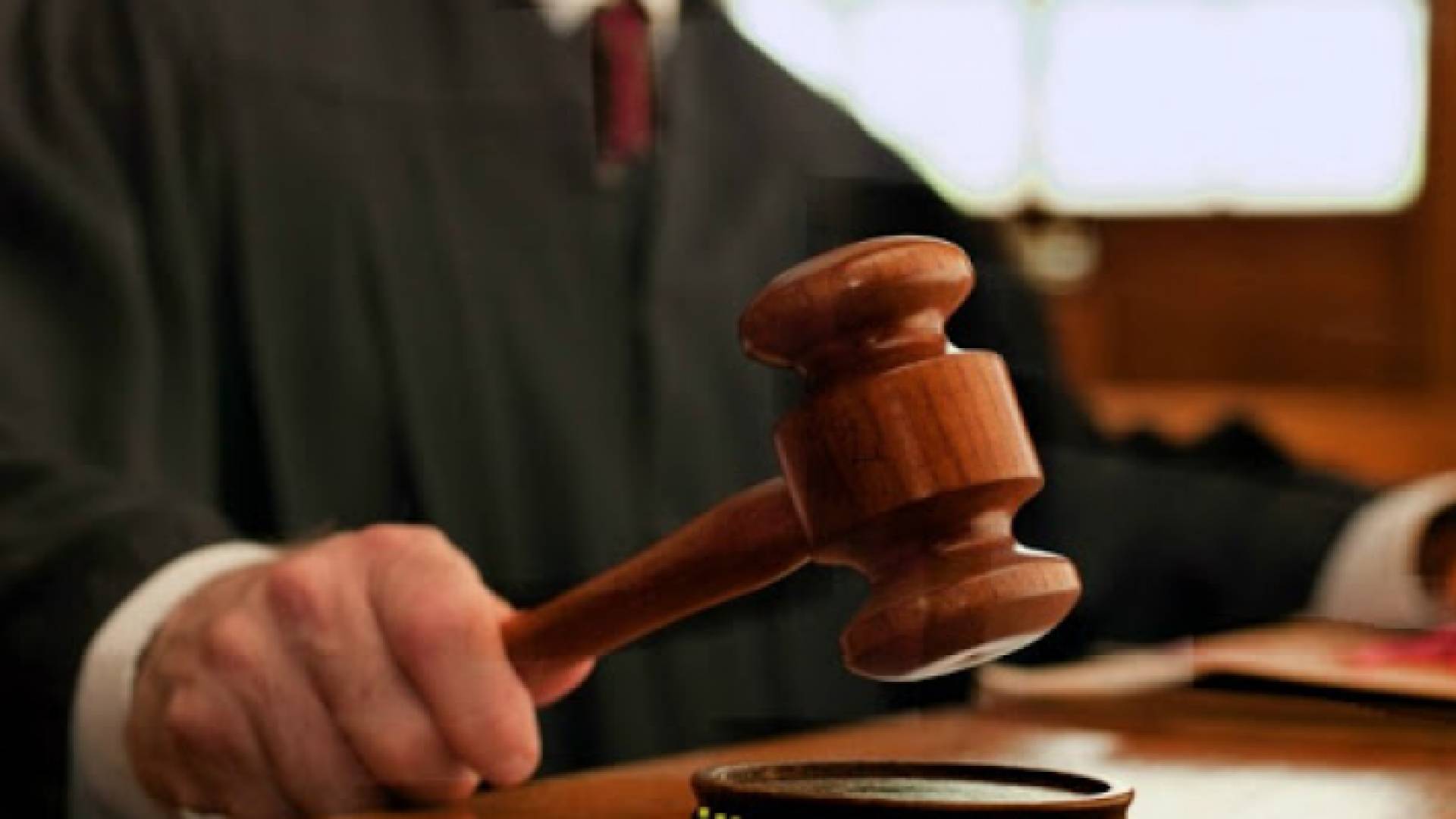 مطرقة محكمة