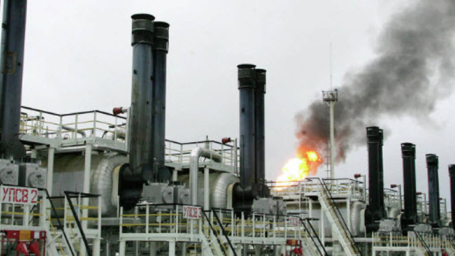 تسرب نفطي من أحد المصانع