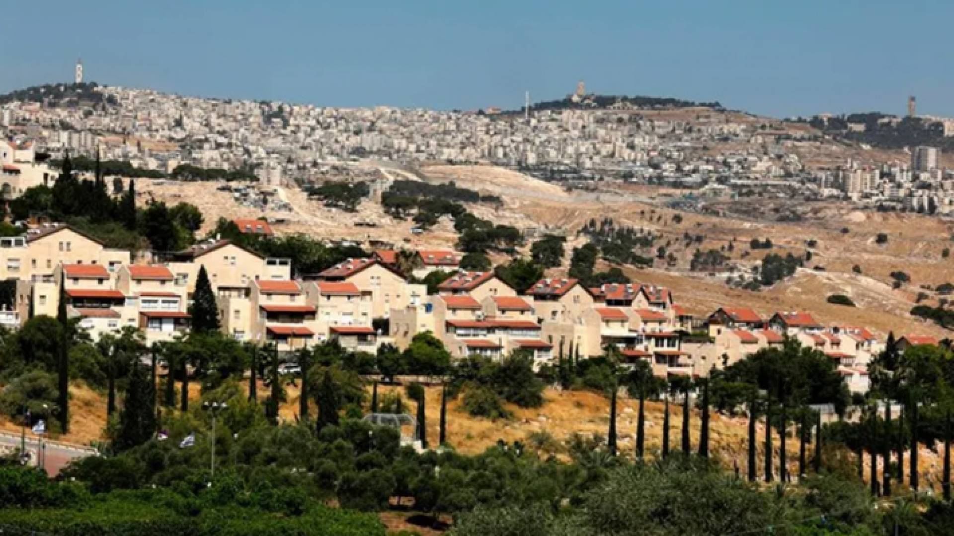 مستوطنات مقامة على أراض في الضفة الغربية