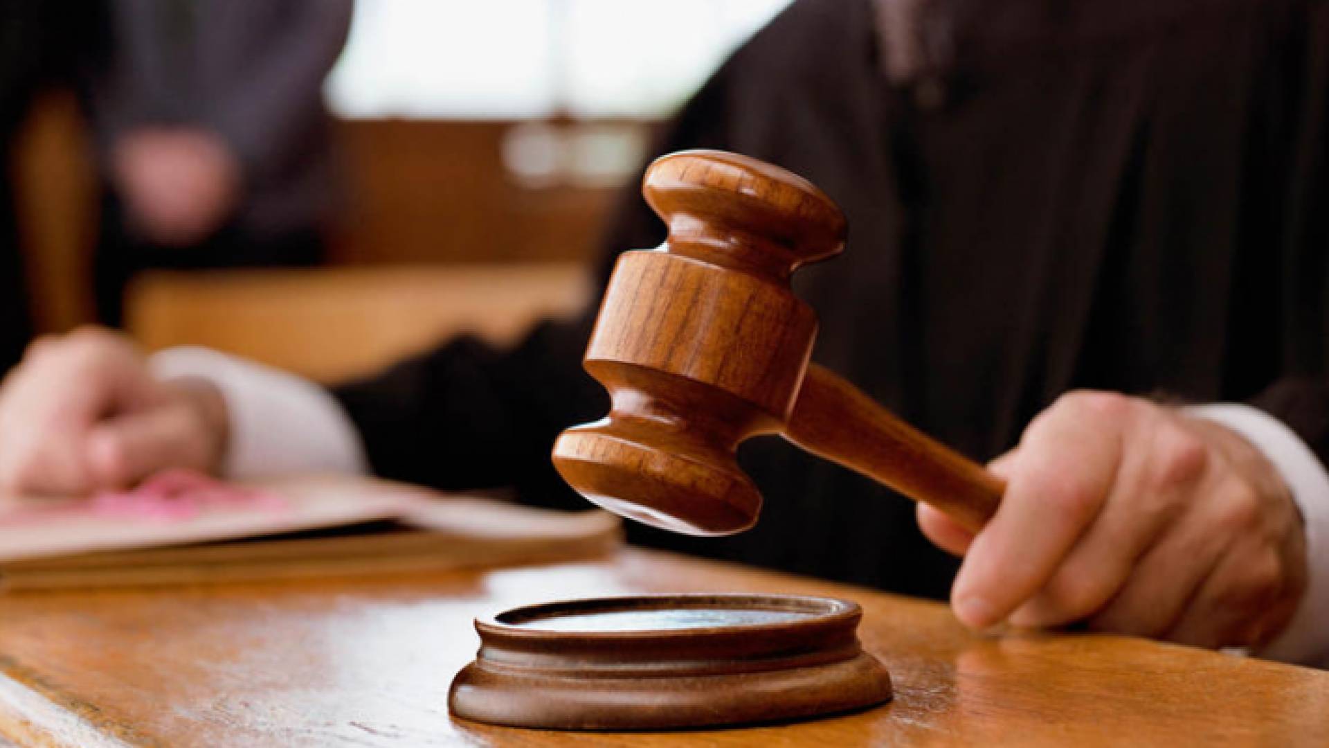 مطرقة محكمة