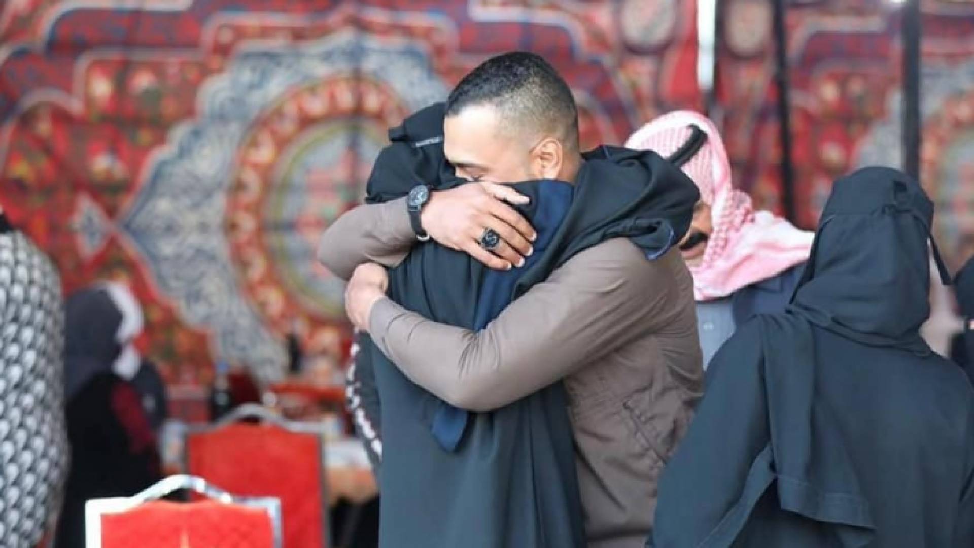 زيارة أم لابنها في أحد مراكز الإصلاح