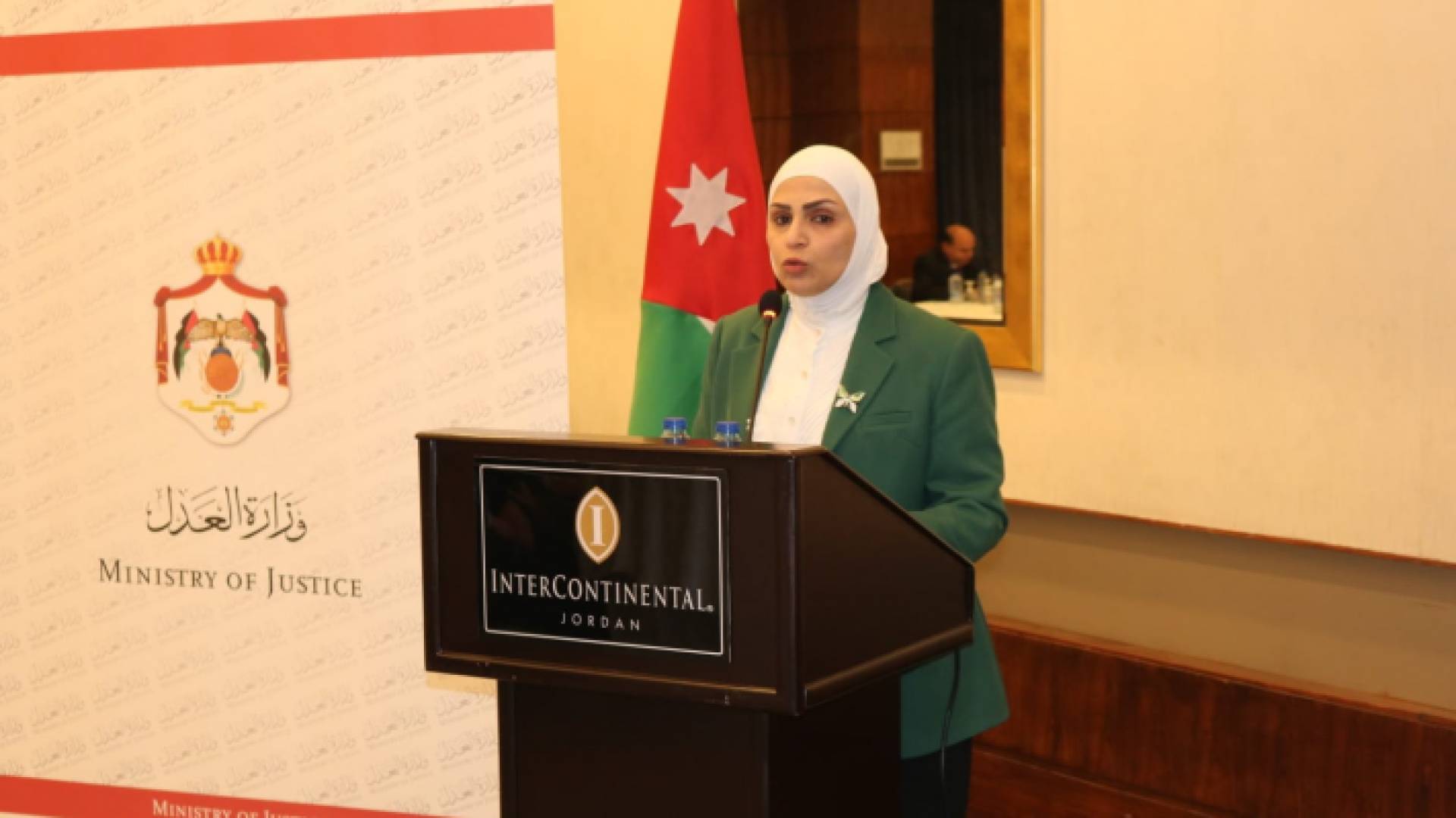 أمين عام وزارة العدل للشؤون الإدارية والمالية خلود العبادي