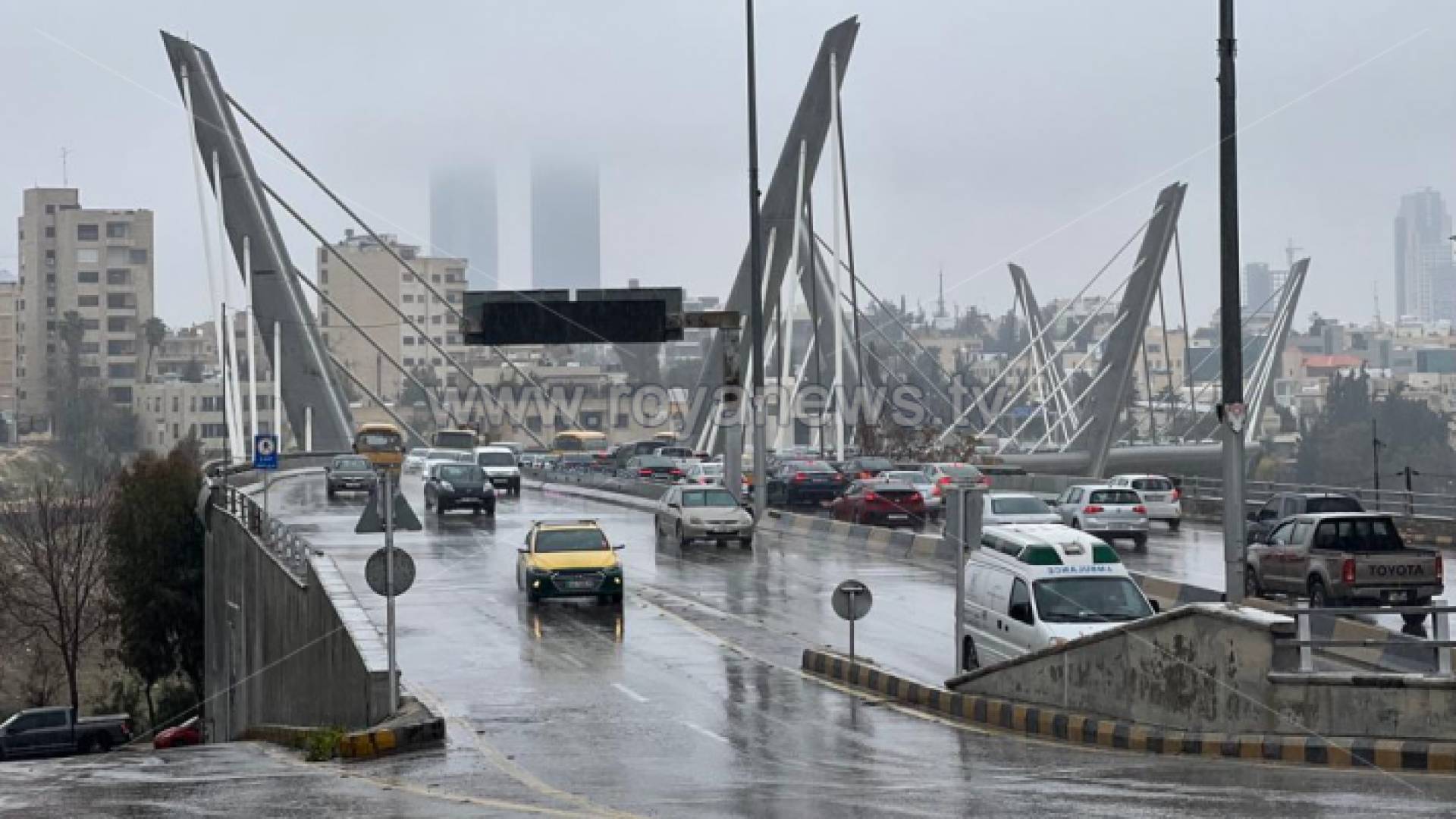 جسر عبدون - أجواء ماطرة