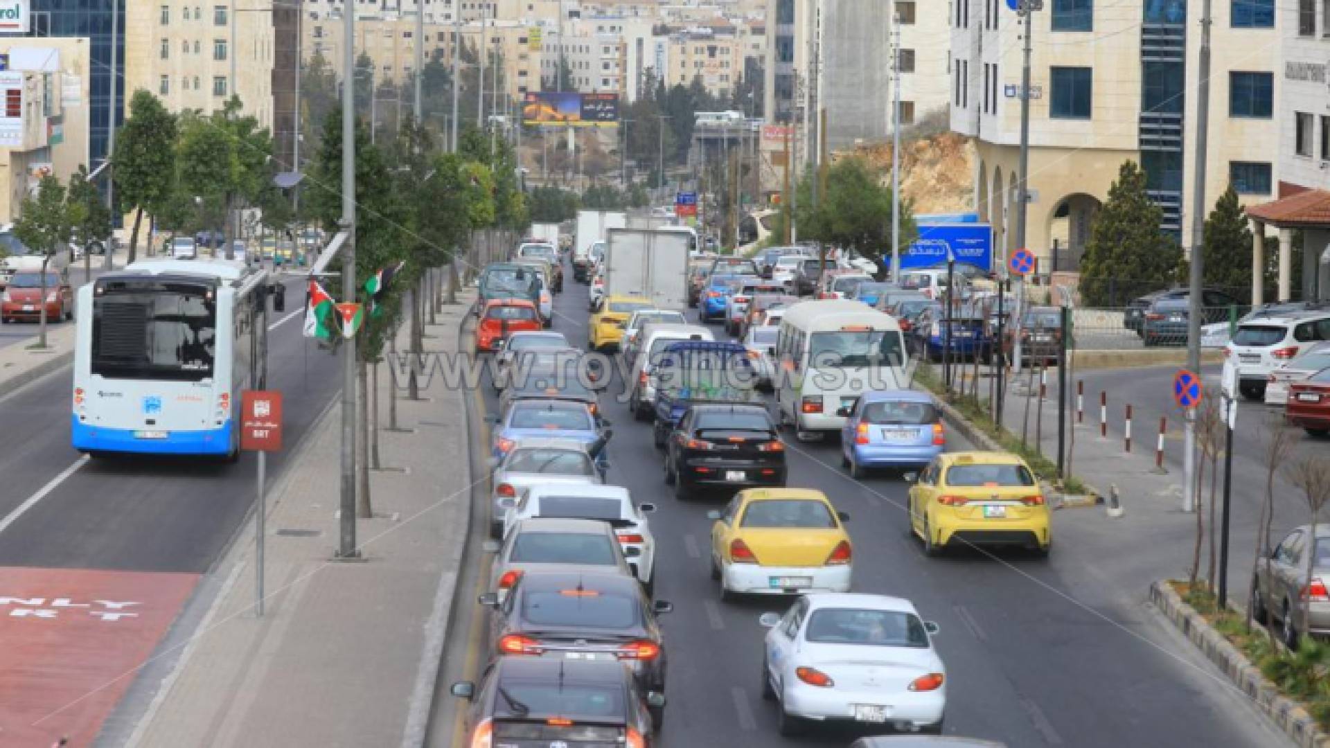 أزمة سير في إحدى شوارع العاصمة عمان