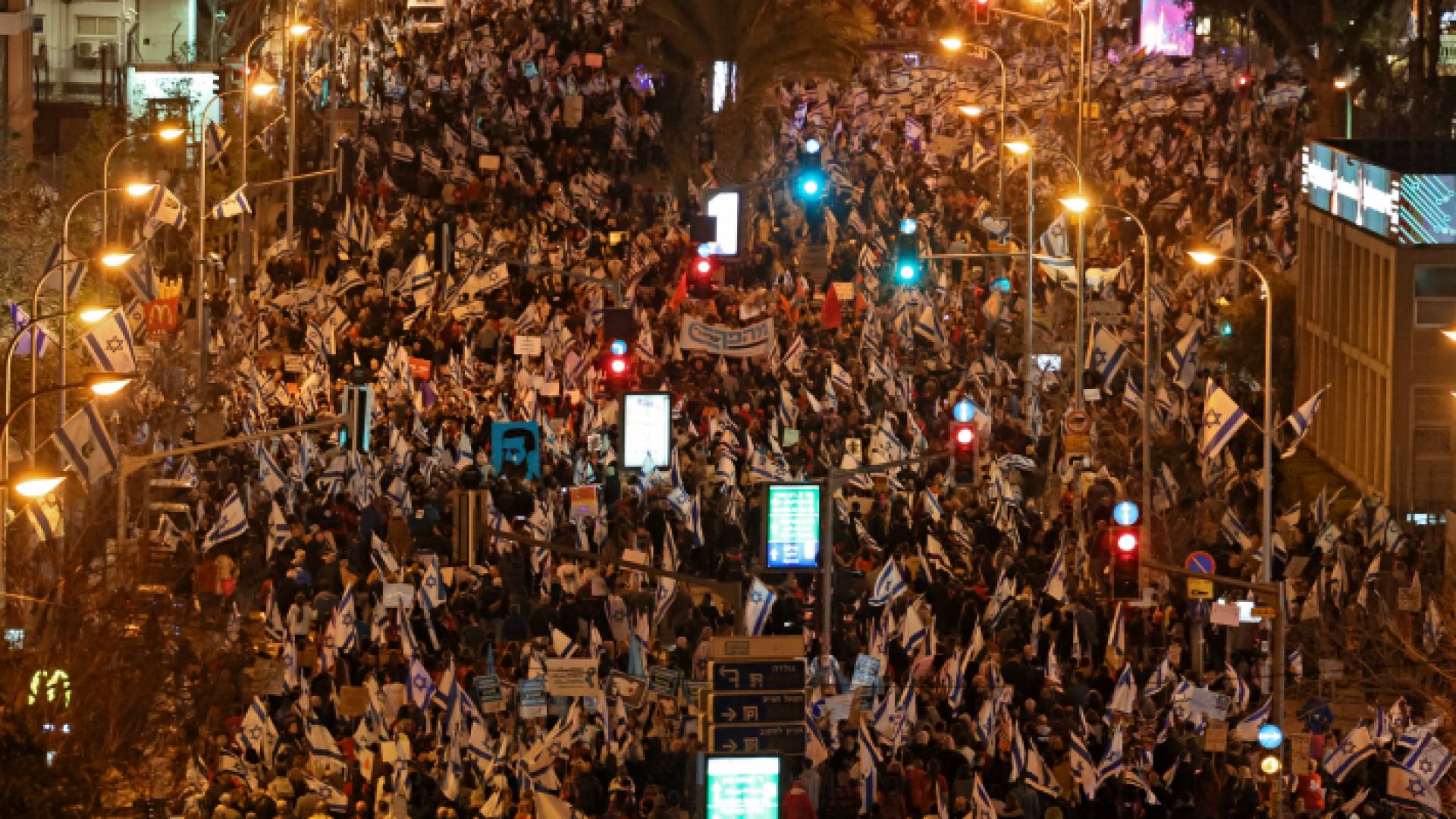 مئات المحتجين في شوارع كيان الاحتلال