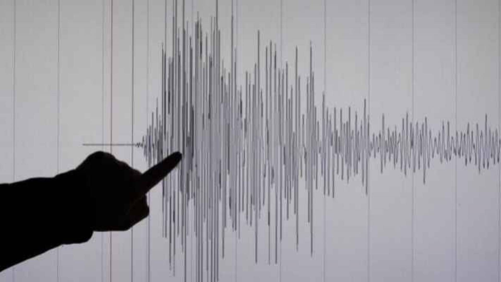 تسجيل زلزال على مقياس ريختر