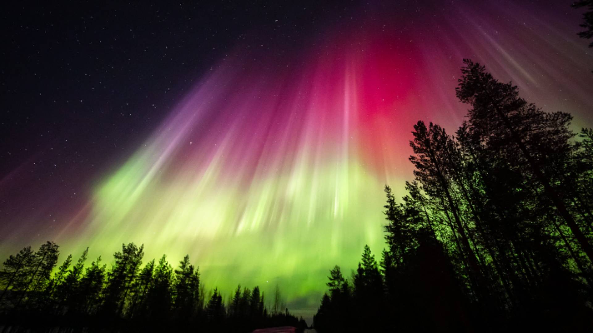 الشفق القطبي في سماء فنلندا