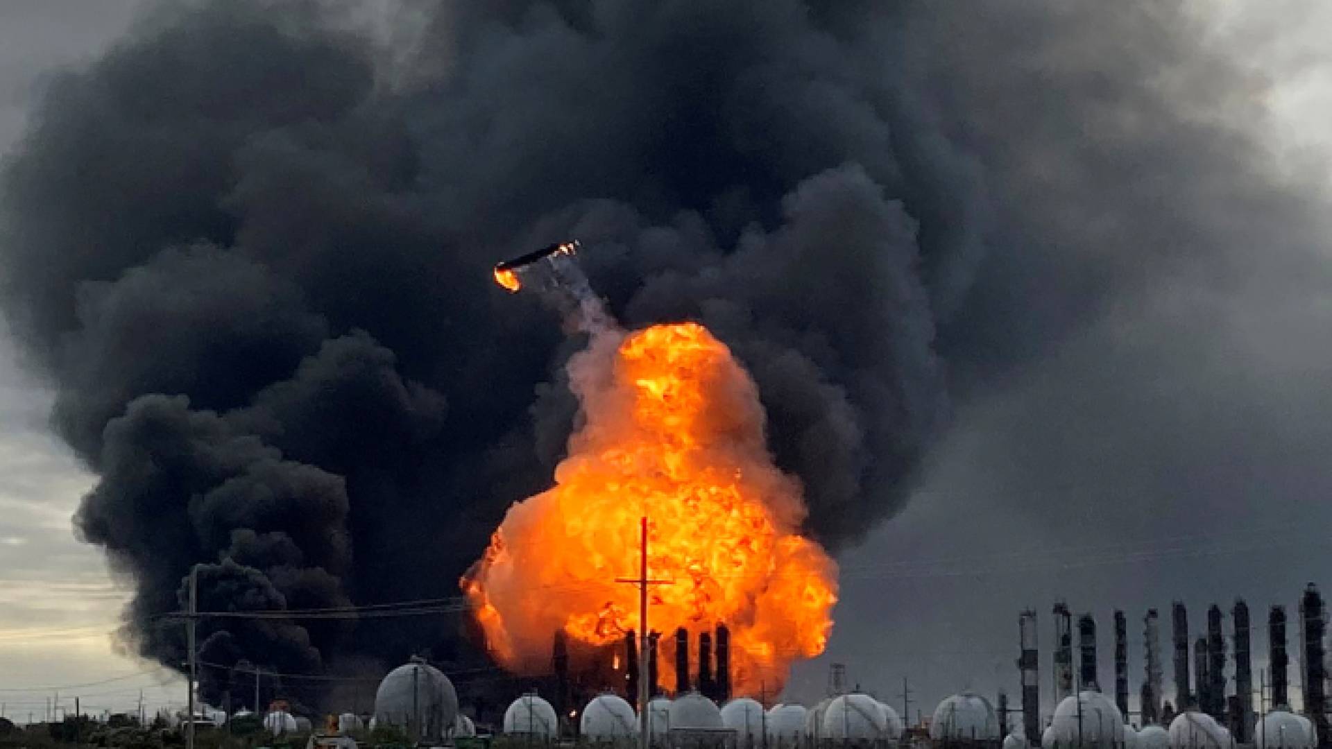 صورة أرشيفية لانفجار مصنع في الولايات المتحدة