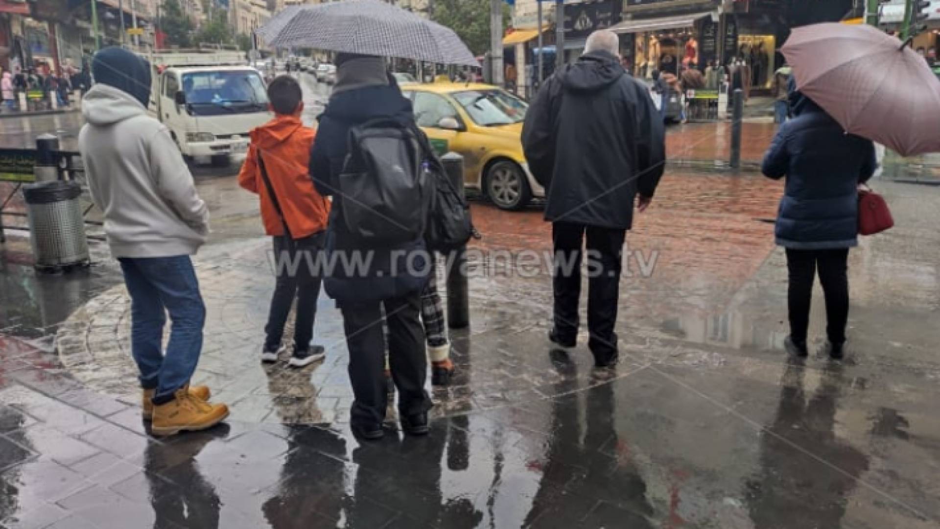 أمطار في أحد شوارع العاصمة عمان