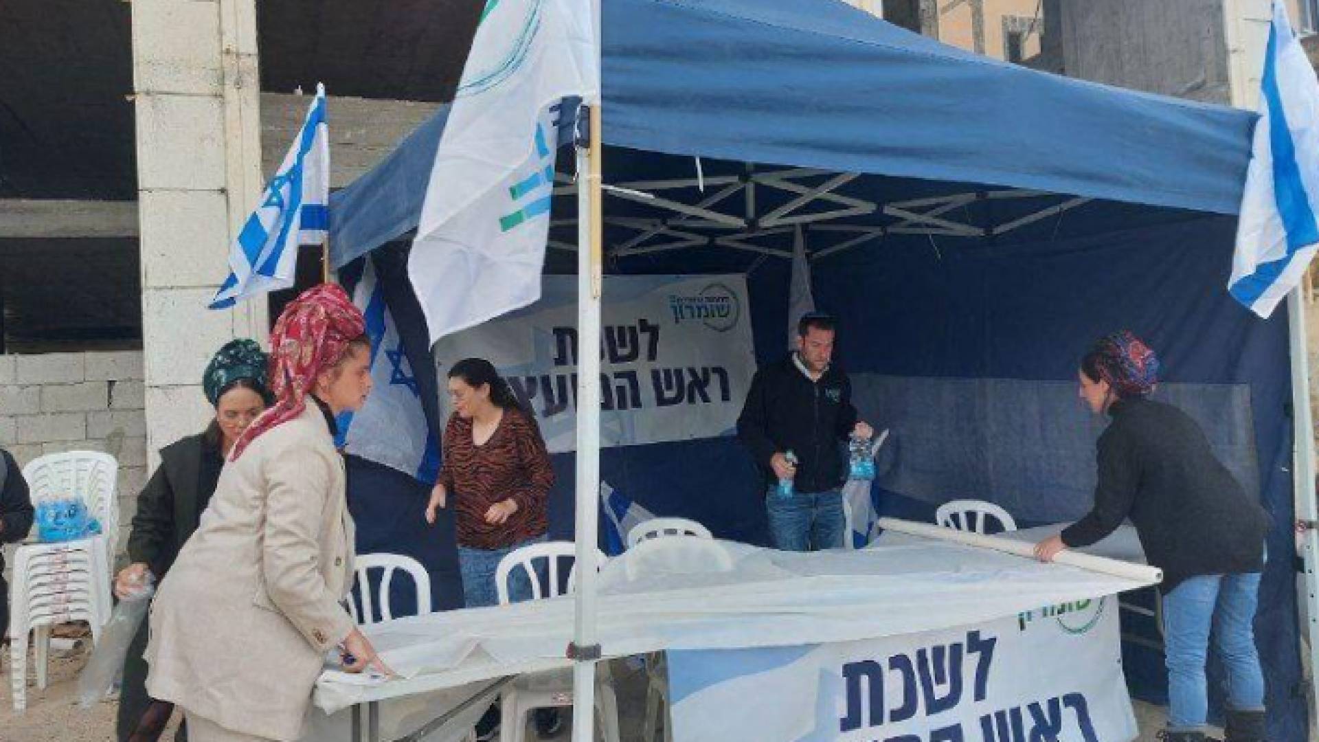 المكتب الذي افتتح على طريق حوارة العام